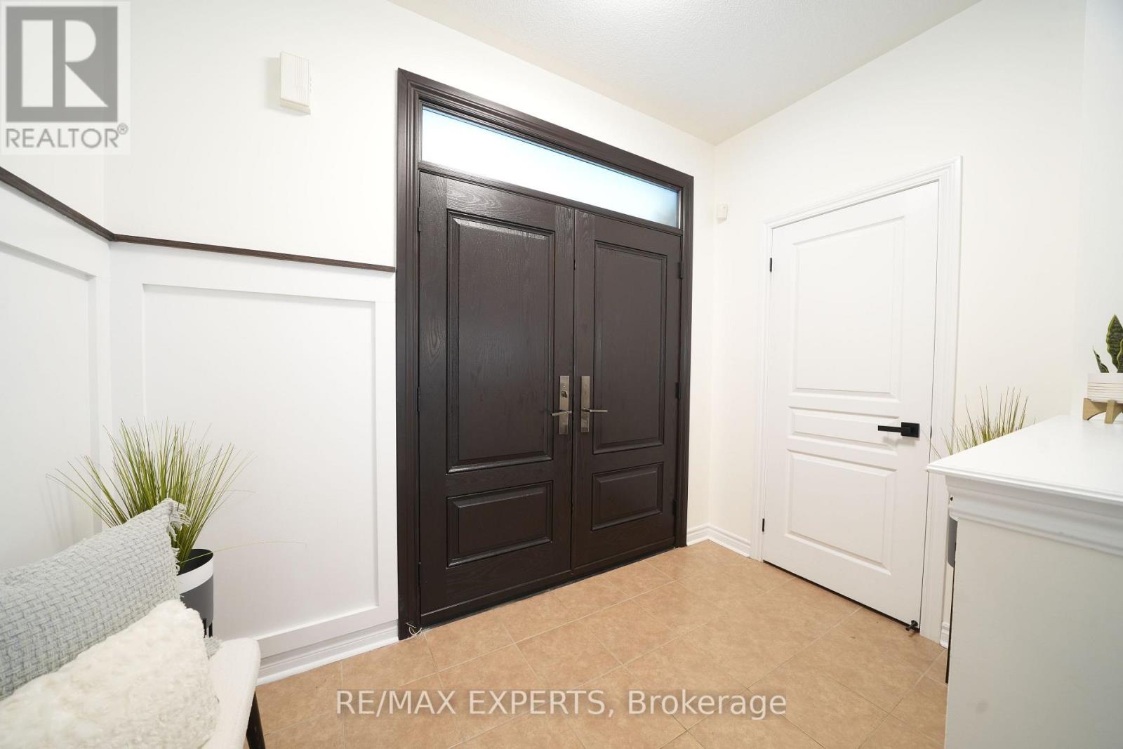 53 Braith Crescent, Whitchurch-Stouffville, Ontario  L4A 0B9 - Photo 4 - N13652162
