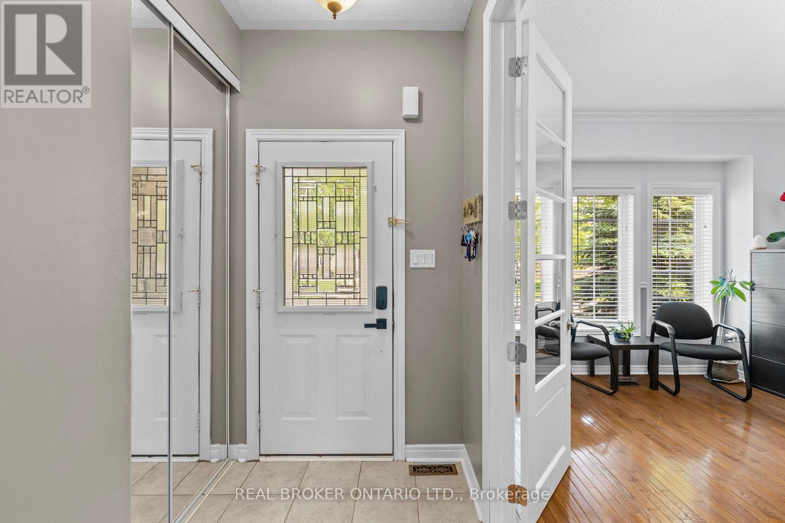 17 Cranberry Lane, Barrie, Ontario  L4N 0Z1 - Photo 5 - S13233484