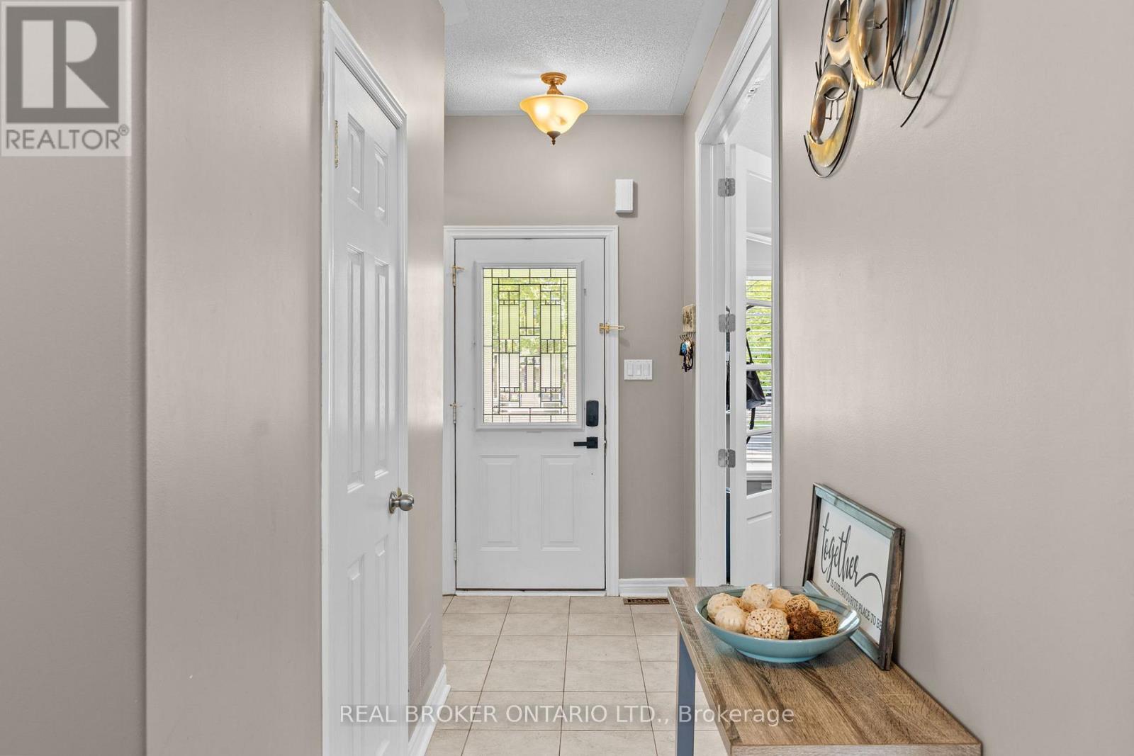 17 Cranberry Lane, Barrie, Ontario  L4N 0Z1 - Photo 4 - S13233484