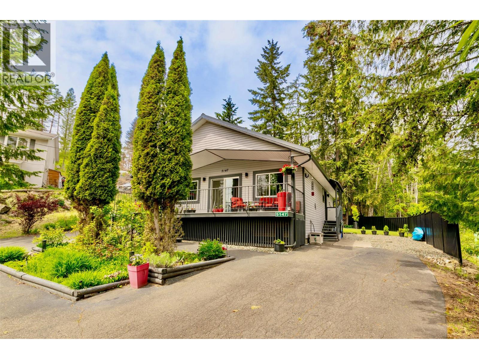 5147 Tallington Drive, Celista, British Columbia  V0E 1M6 - Photo 2 - 10387731