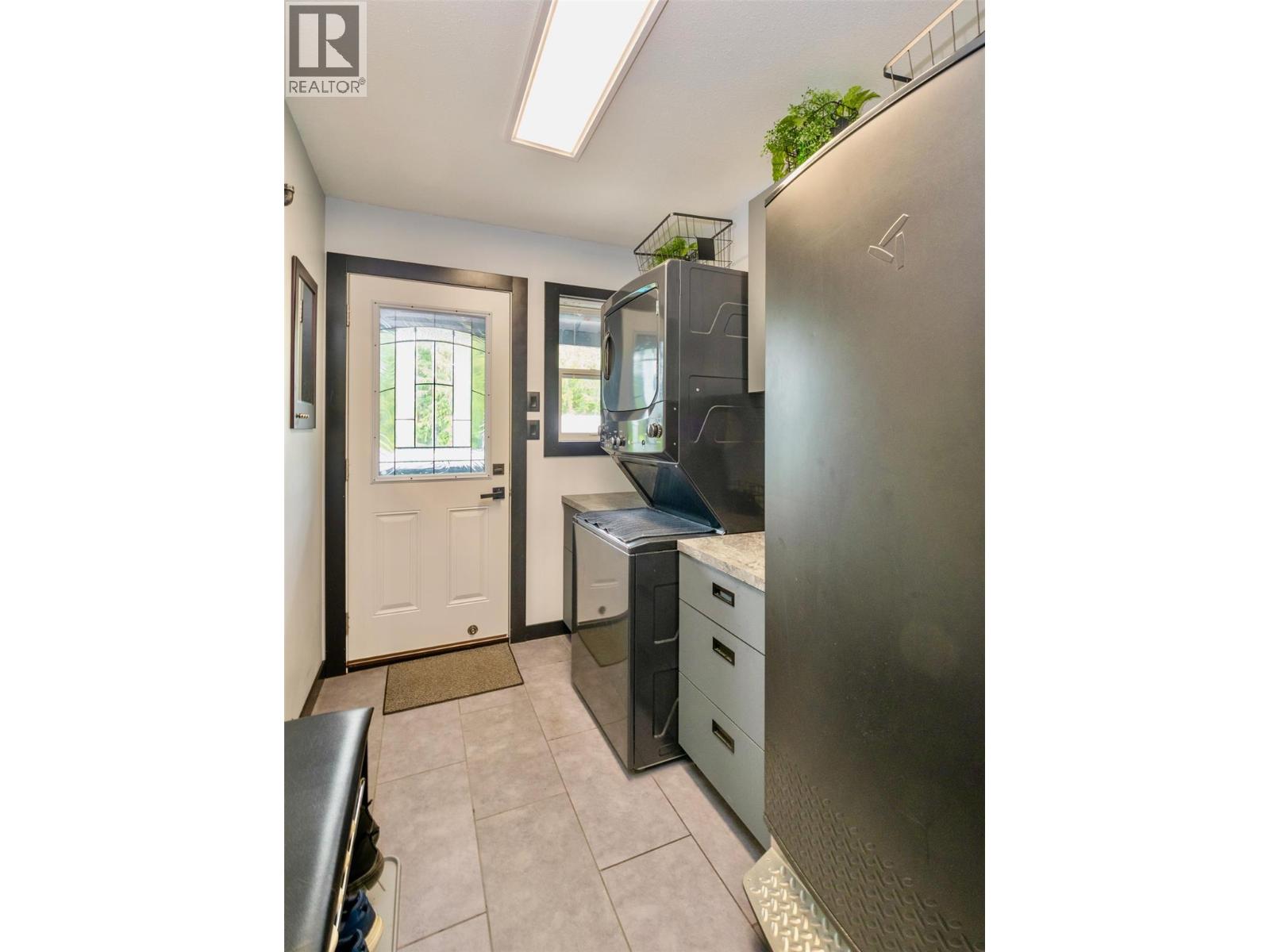 5147 Tallington Drive, Celista, British Columbia  V0E 1M6 - Photo 32 - 10387731