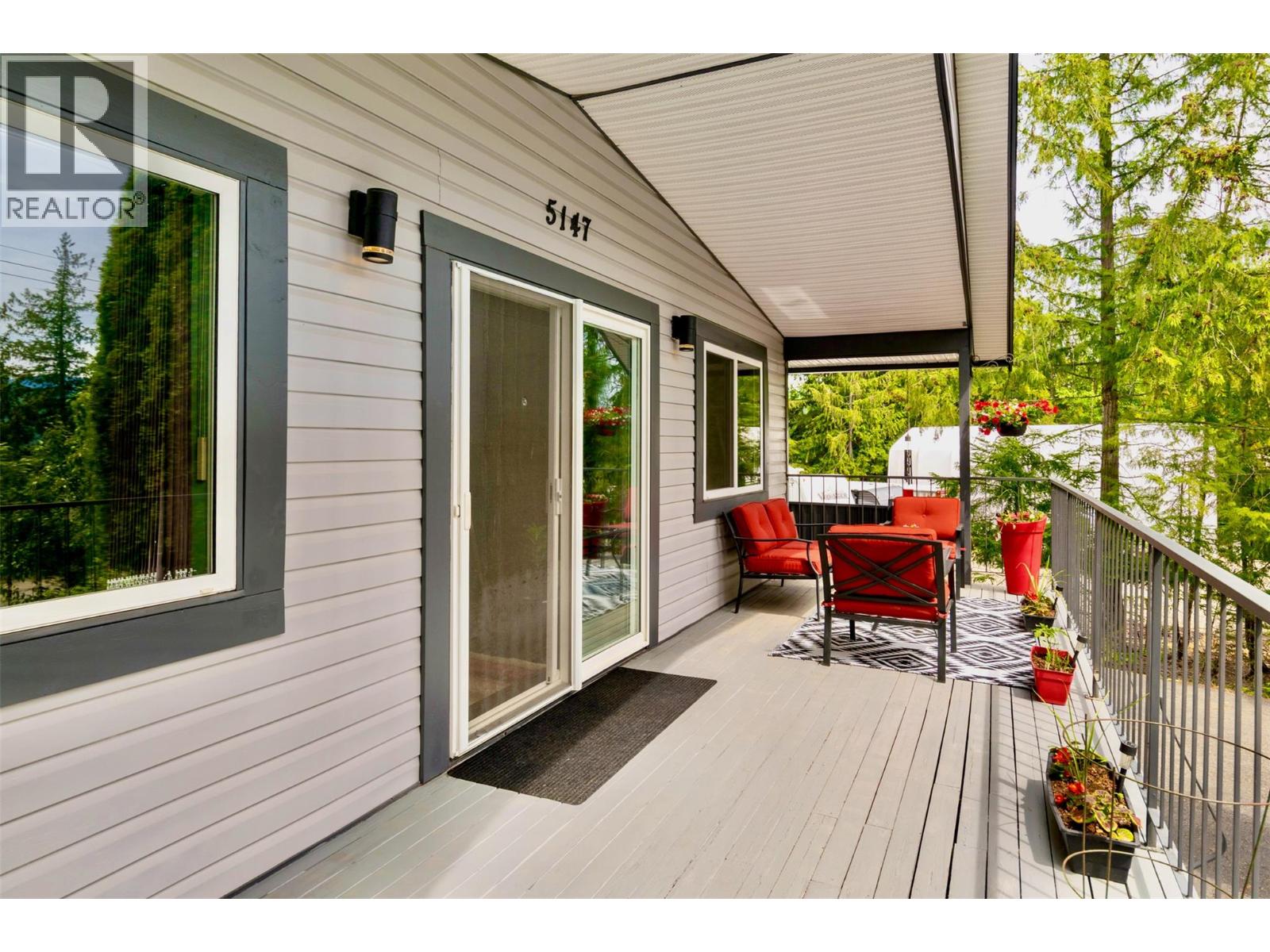 5147 Tallington Drive, Celista, British Columbia  V0E 1M6 - Photo 10 - 10387731