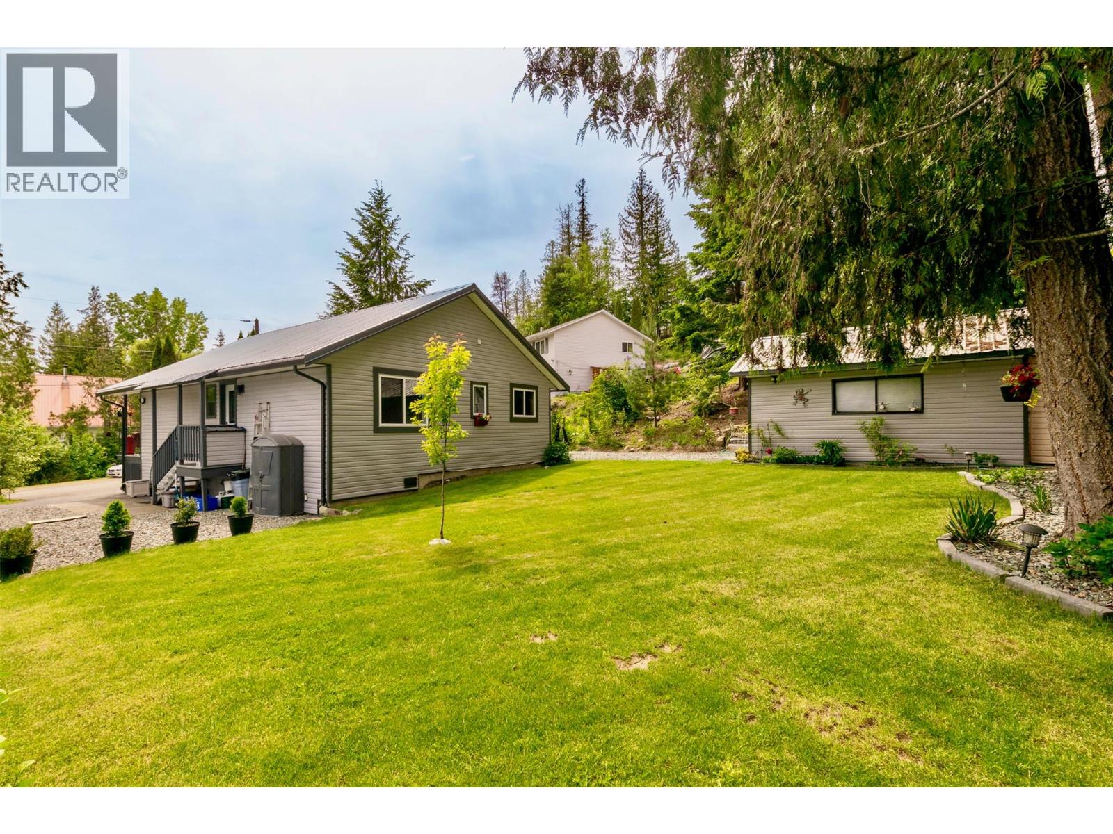 5147 Tallington Drive, Celista, British Columbia  V0E 1M6 - Photo 5 - 10387731