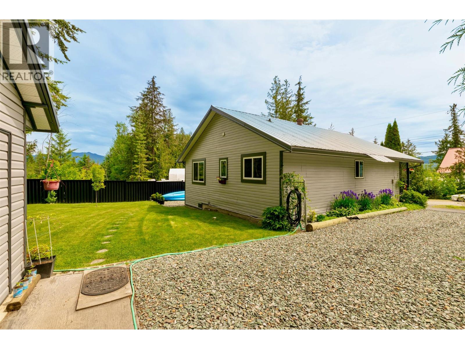 5147 Tallington Drive, Celista, British Columbia  V0E 1M6 - Photo 35 - 10387731