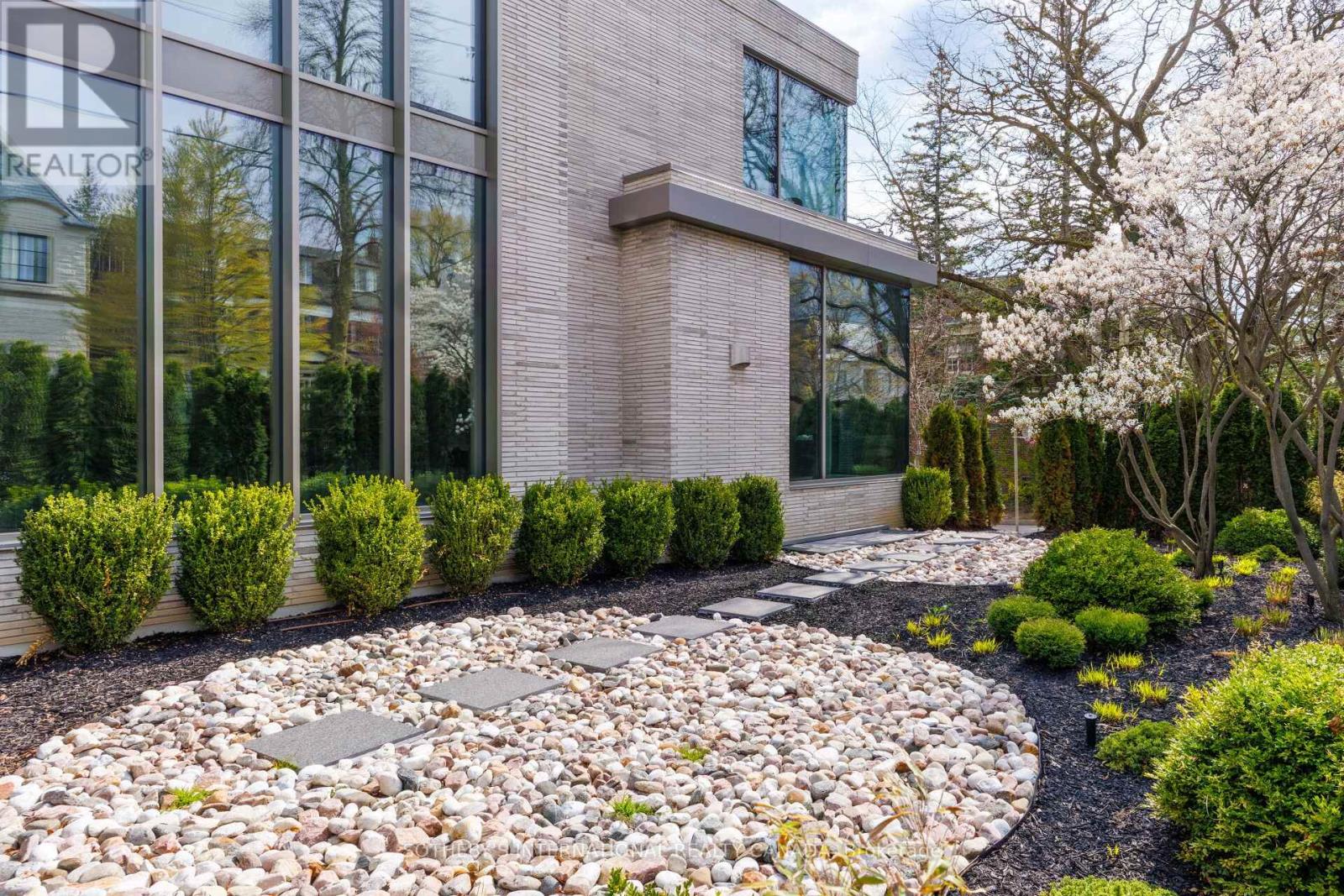 211 Dunvegan Road, Toronto, Ontario  M5P 2P3 - Photo 19 - C13097606