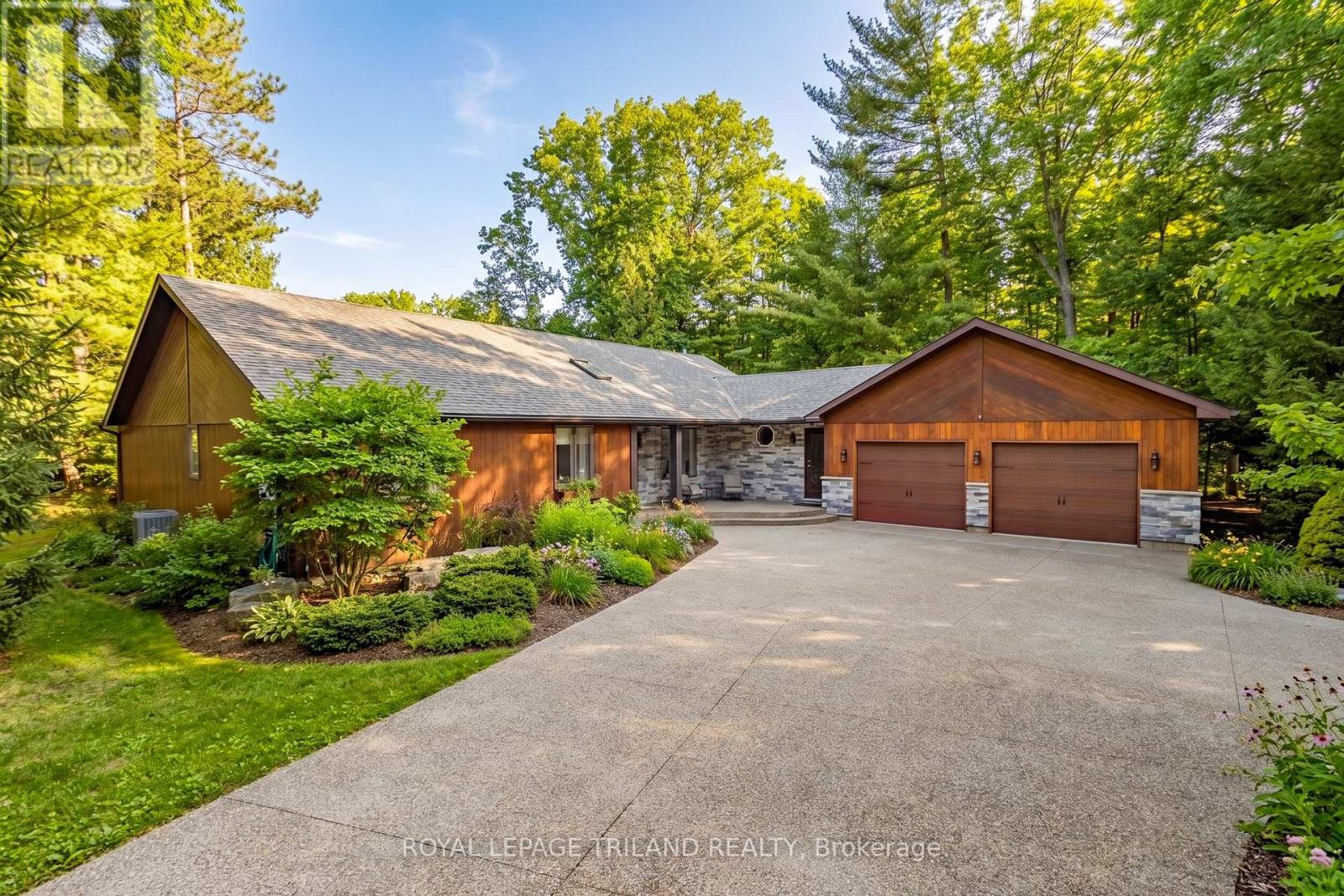 10498 PINETREE DRIVE, Lambton Shores, Ontario