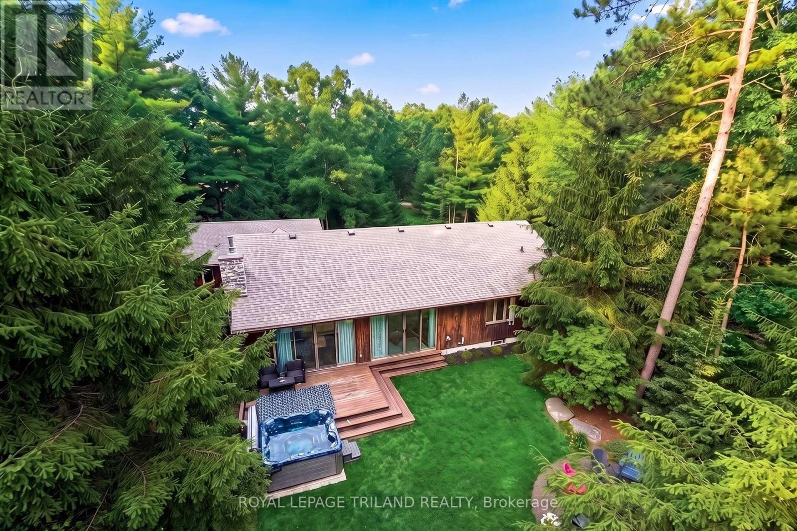 10498 Pinetree Drive, Lambton Shores, Ontario  N0M 1T0 - Photo 10 - X13652516