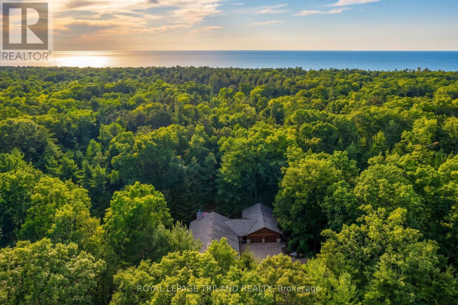 10498 Pinetree Drive, Lambton Shores, Ontario  N0M 1T0 - Photo 6 - X13652516