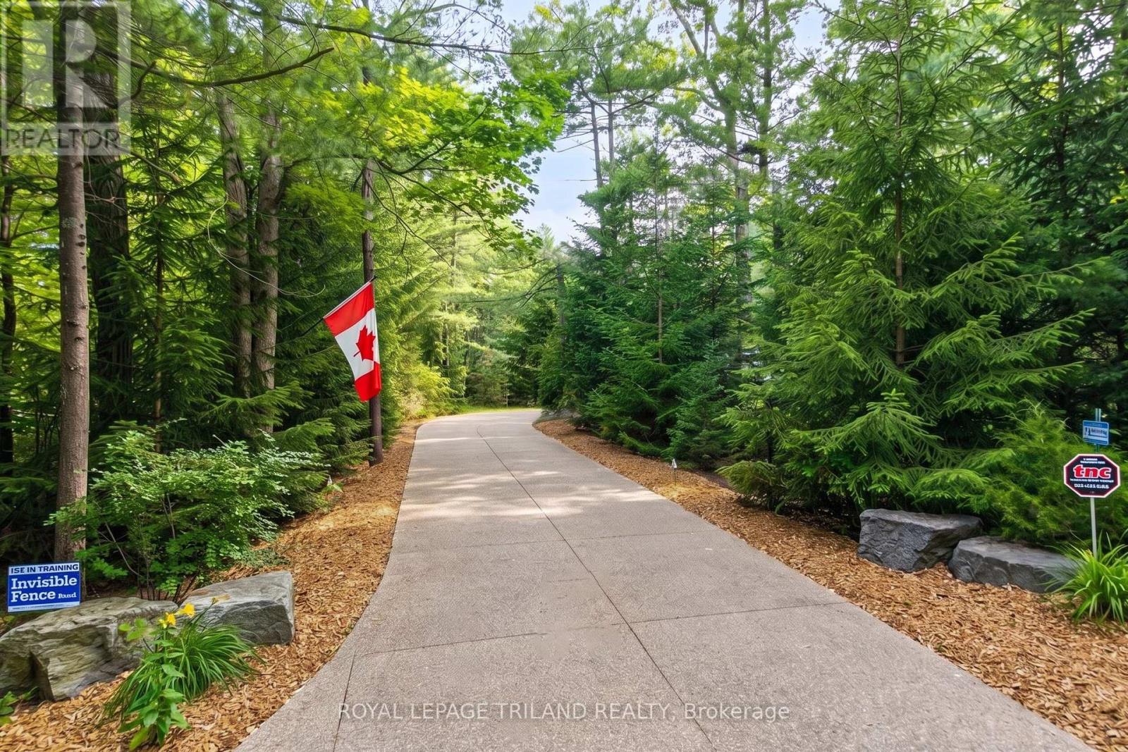 10498 Pinetree Drive, Lambton Shores, Ontario  N0M 1T0 - Photo 7 - X13652516