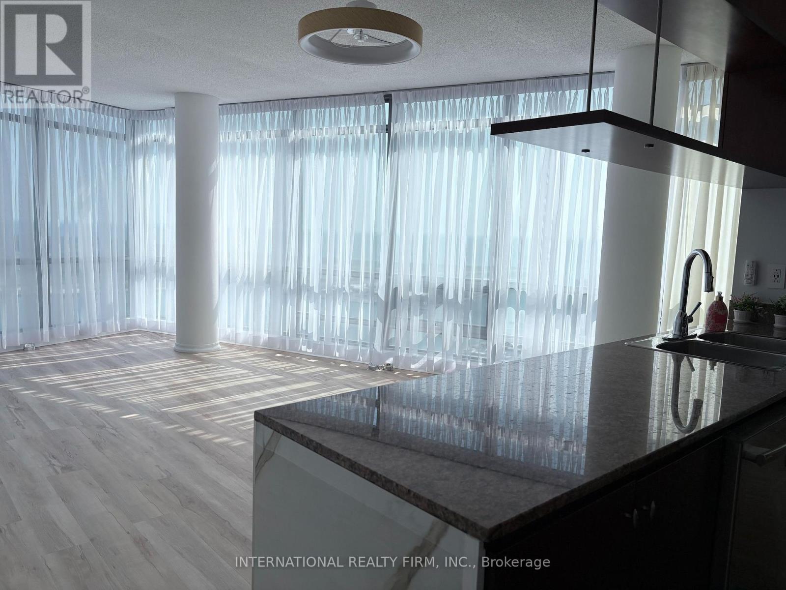 3803 - 5 Mariner Terrace, Toronto, Ontario  M5V 3V6 - Photo 2 - C13652444