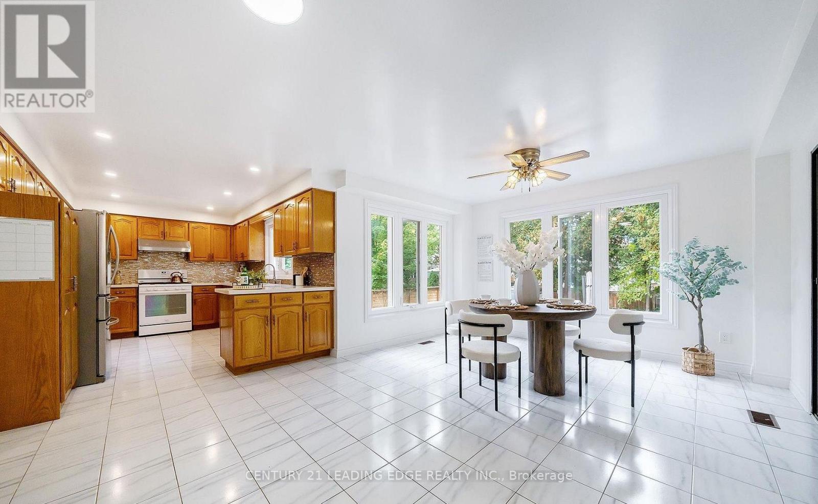 310 Holmes Avenue, Toronto, Ontario  M2N 4N3 - Photo 12 - C13652494