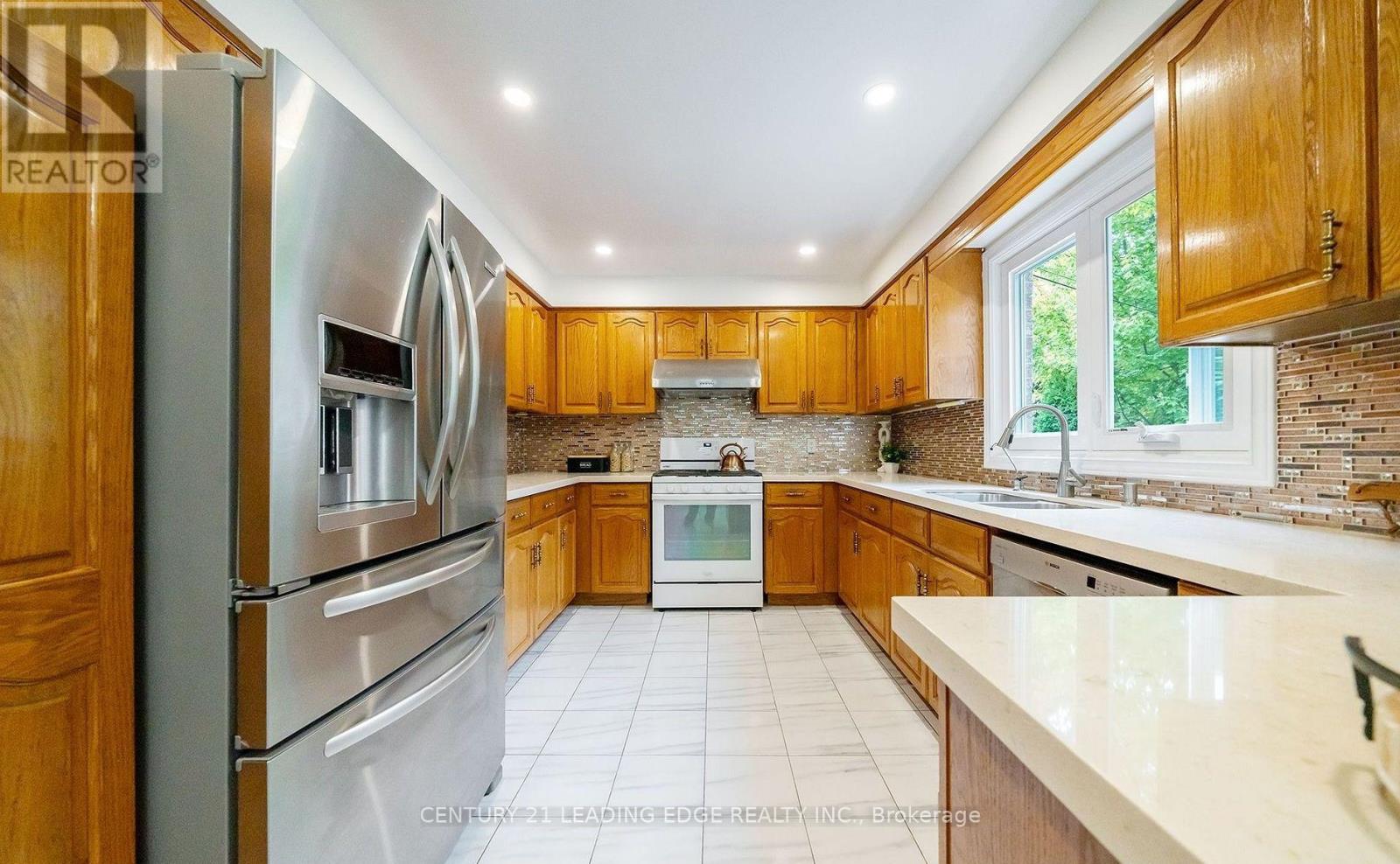 310 Holmes Avenue, Toronto, Ontario  M2N 4N3 - Photo 14 - C13652494