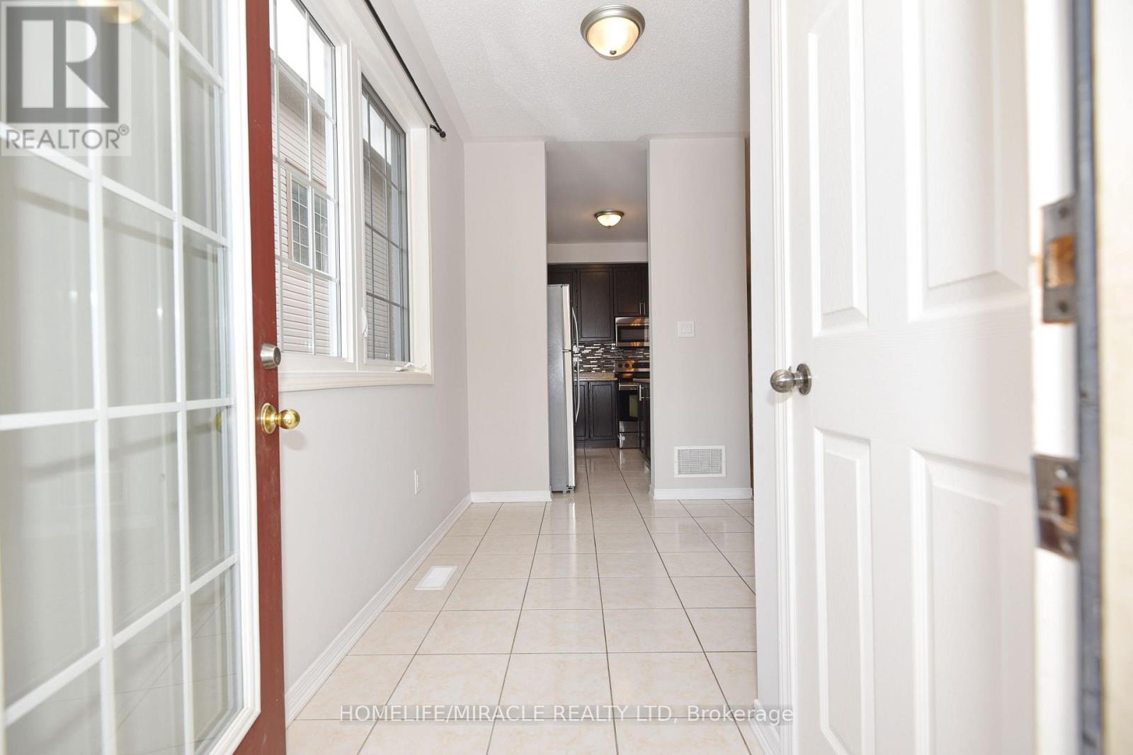 112 Mcbride Avenue, Clarington, Ontario  L1C 0J5 - Photo 1 - E13652320
