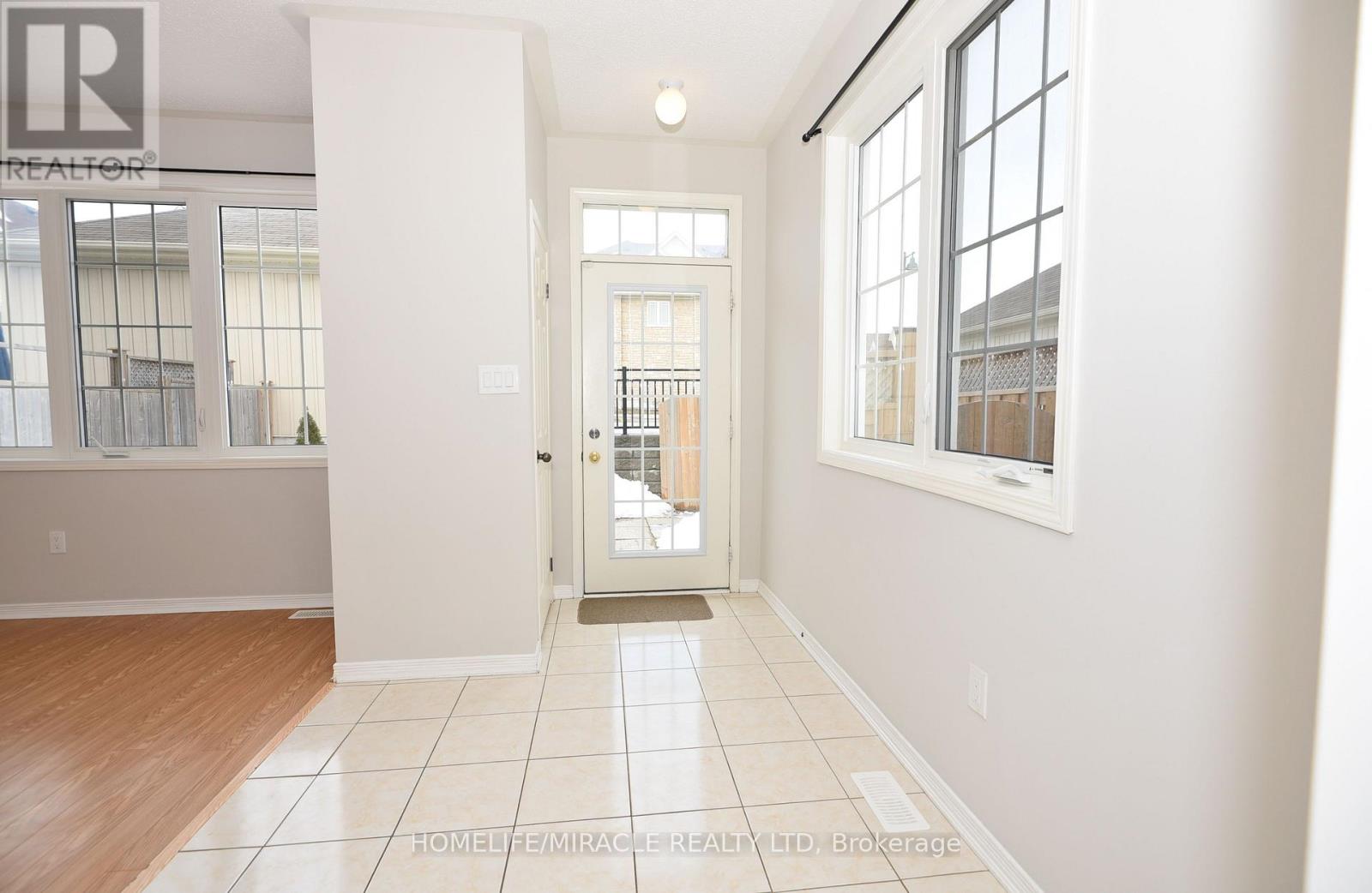 112 Mcbride Avenue, Clarington, Ontario  L1C 0J5 - Photo 2 - E13652320