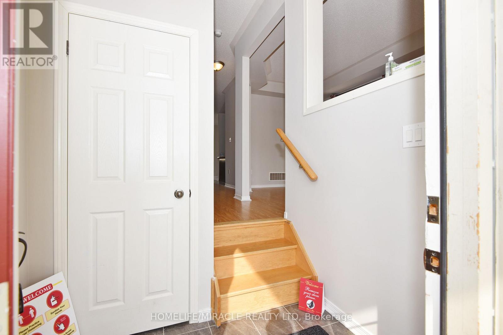 112 Mcbride Avenue, Clarington, Ontario  L1C 0J5 - Photo 3 - E13652320