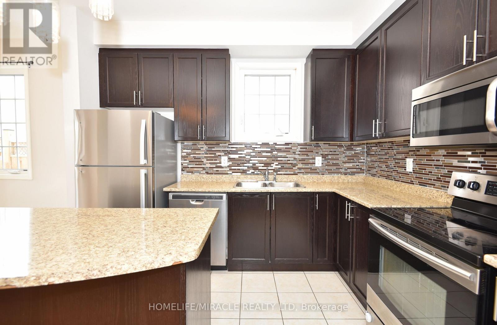 112 Mcbride Avenue, Clarington, Ontario  L1C 0J5 - Photo 9 - E13652320