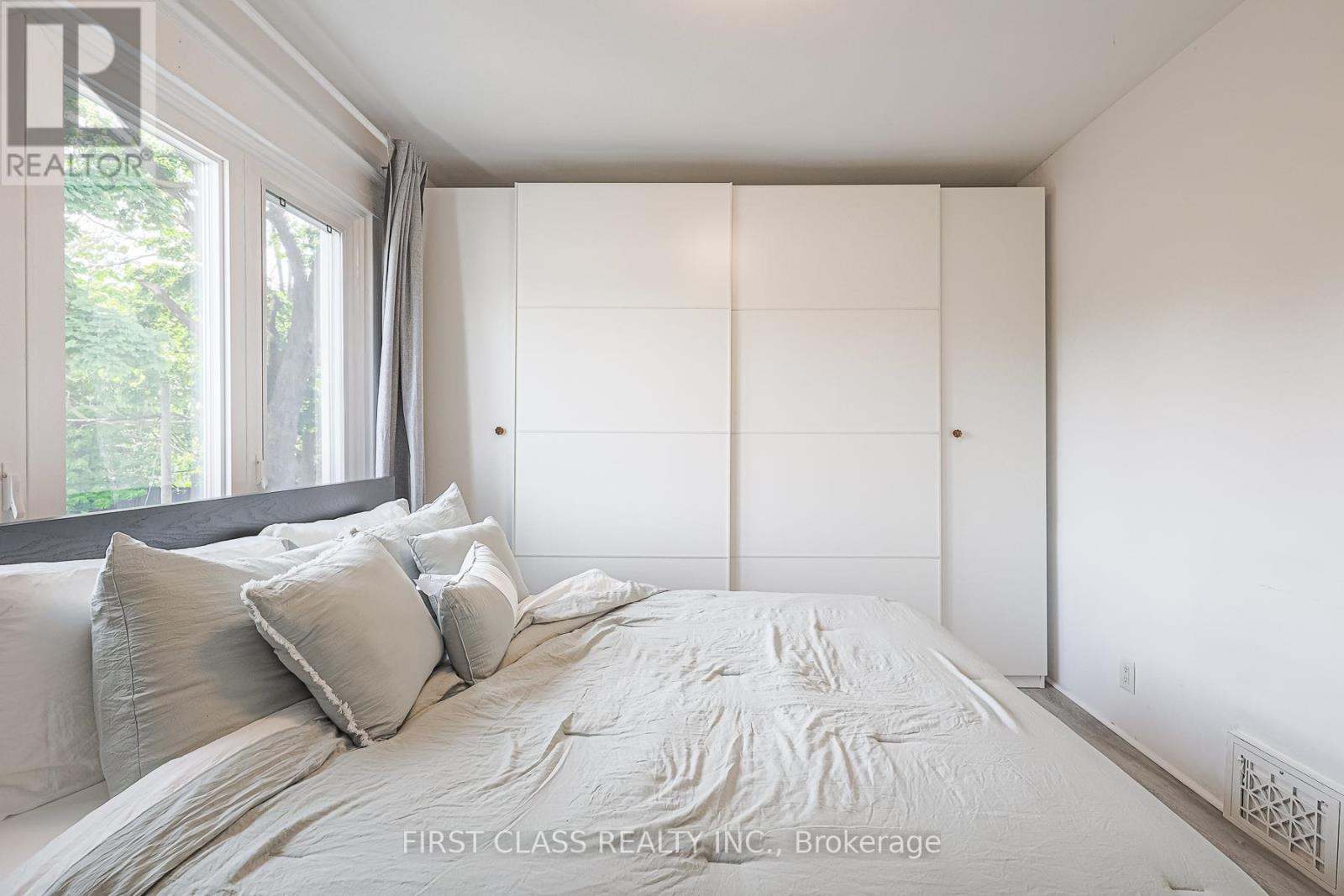 53 Aldridge Avenue, Toronto (Woodbine Corridor), Ontario  M4C 3W3 - Photo 14 - E13652422