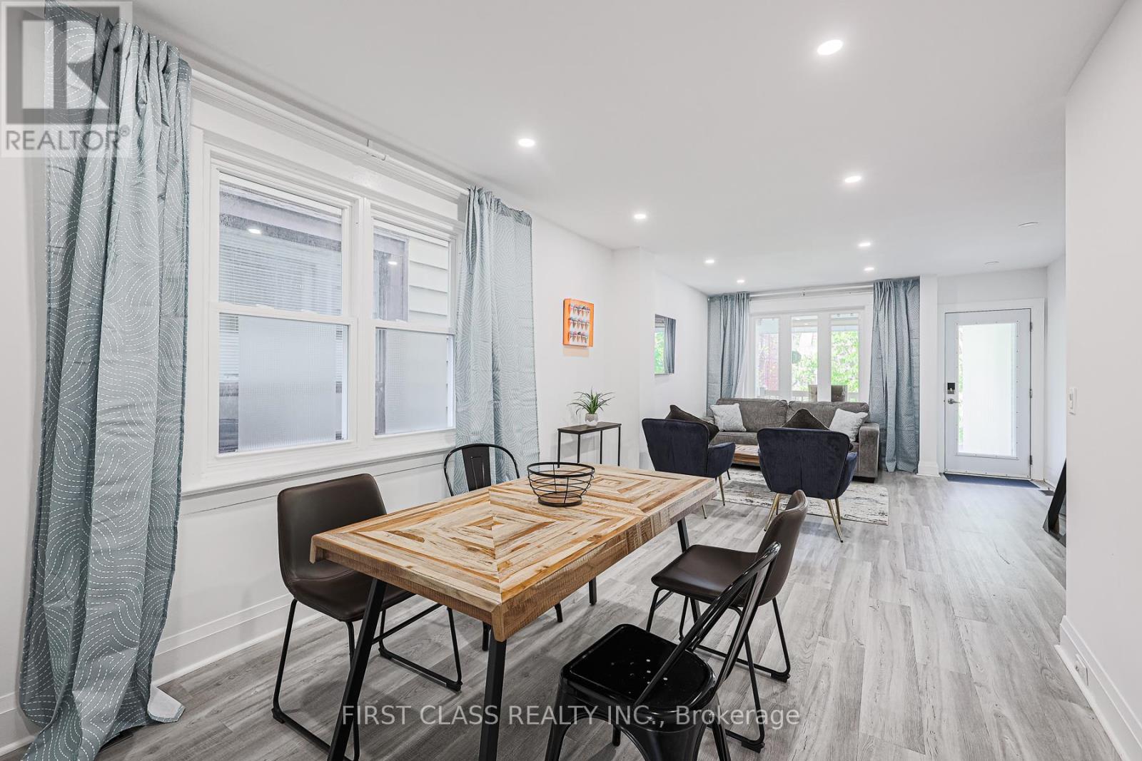 53 Aldridge Avenue, Toronto (Woodbine Corridor), Ontario  M4C 3W3 - Photo 6 - E13652422