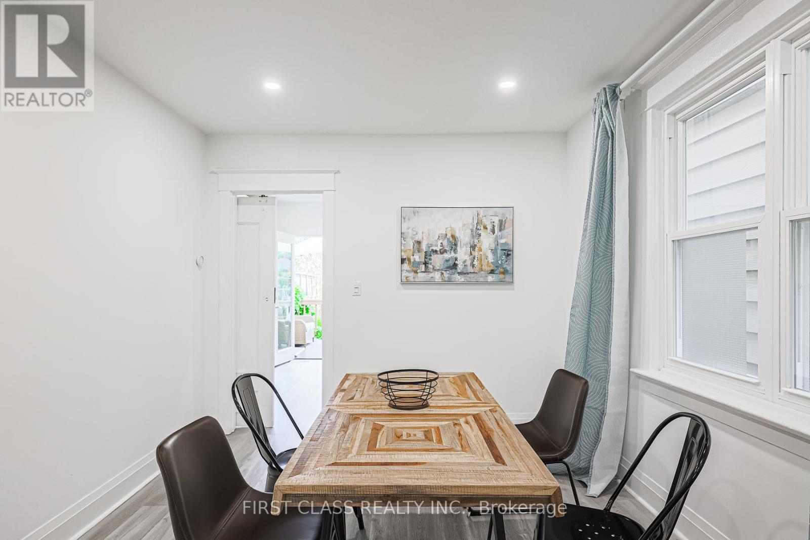 53 Aldridge Avenue, Toronto (Woodbine Corridor), Ontario  M4C 3W3 - Photo 7 - E13652422