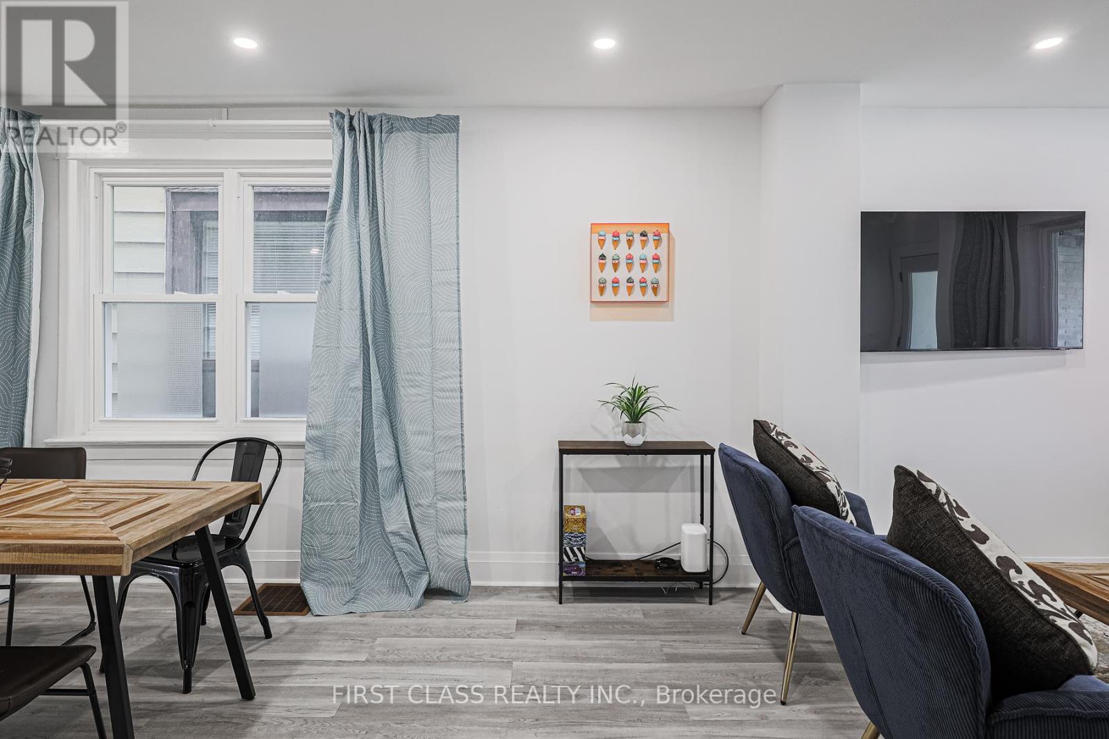 53 Aldridge Avenue, Toronto (Woodbine Corridor), Ontario  M4C 3W3 - Photo 8 - E13652422