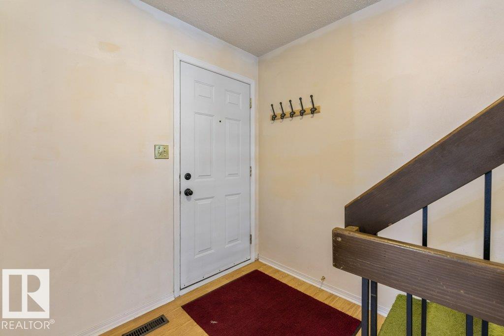 3237 132a Av NW, Edmonton, Alberta  T5A 3K4 - Photo 4 - E4502738