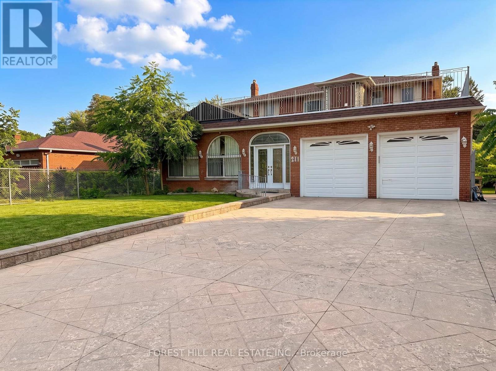 211 Carrville Road, Richmond Hill, Ontario  L4C 6E4 - Photo 1 - N13652404