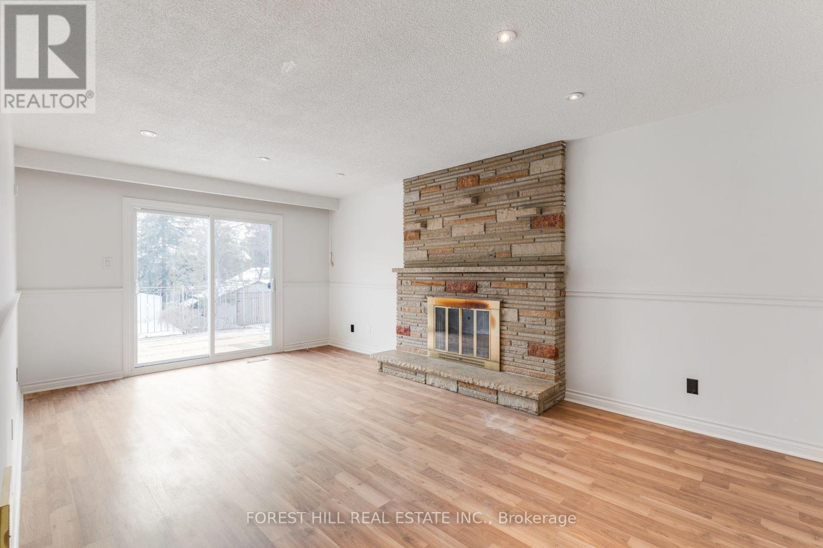 211 Carrville Road, Richmond Hill, Ontario  L4C 6E4 - Photo 10 - N13652404