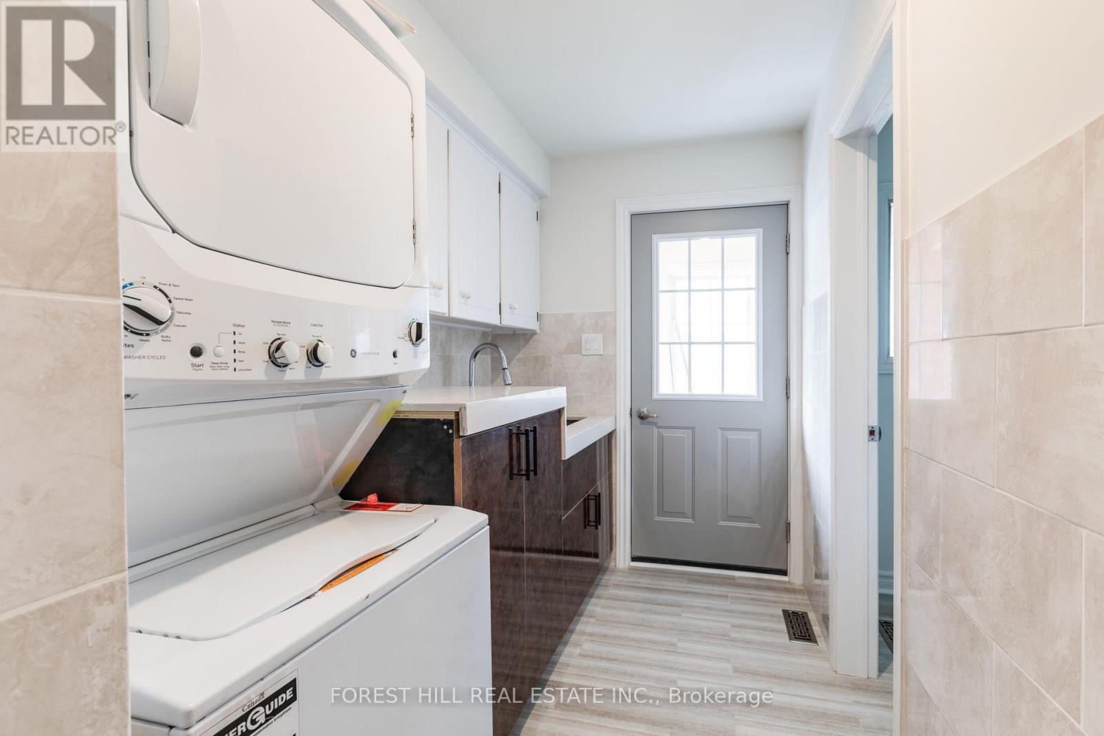 211 Carrville Road, Richmond Hill, Ontario  L4C 6E4 - Photo 11 - N13652404