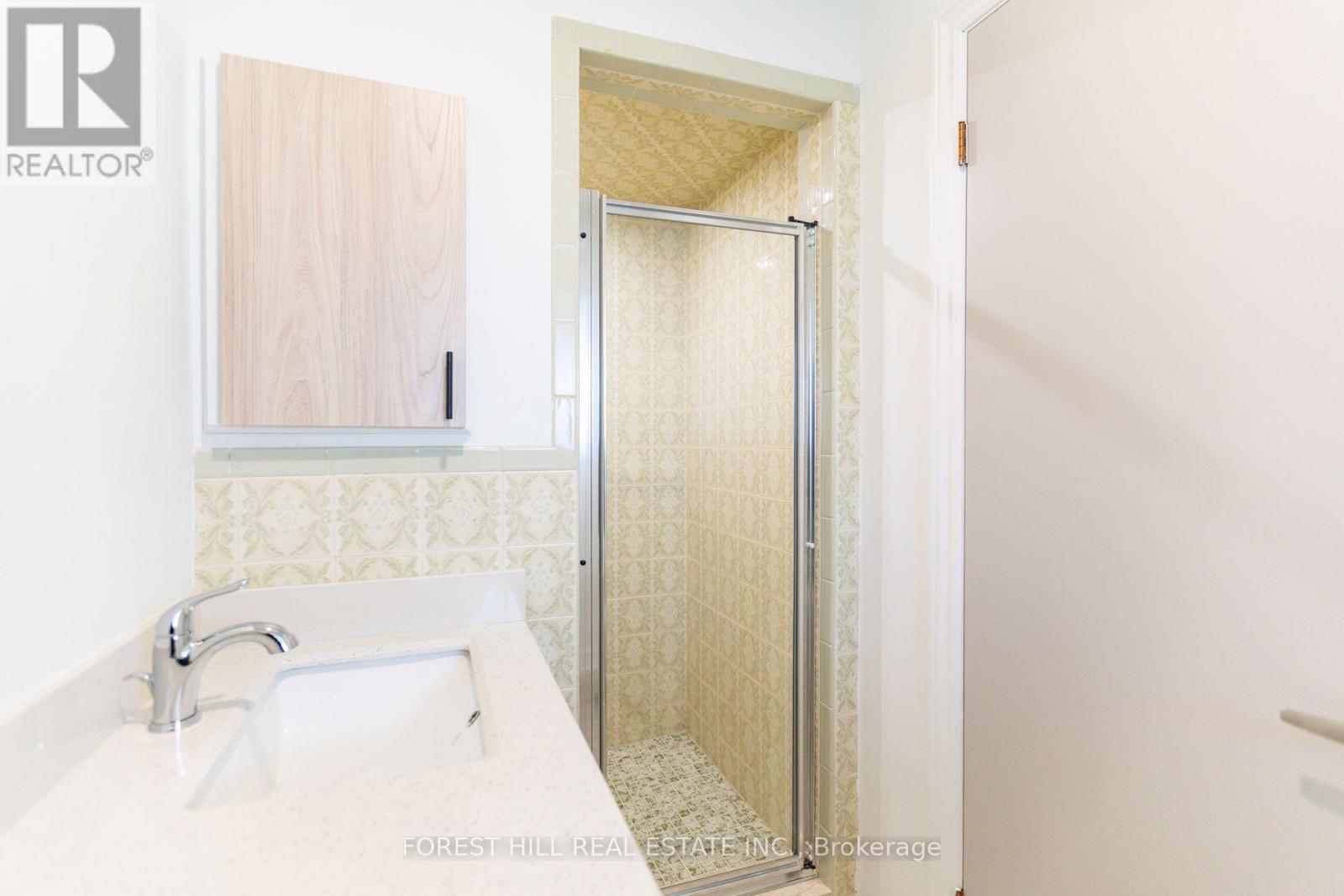 211 Carrville Road, Richmond Hill, Ontario  L4C 6E4 - Photo 13 - N13652404