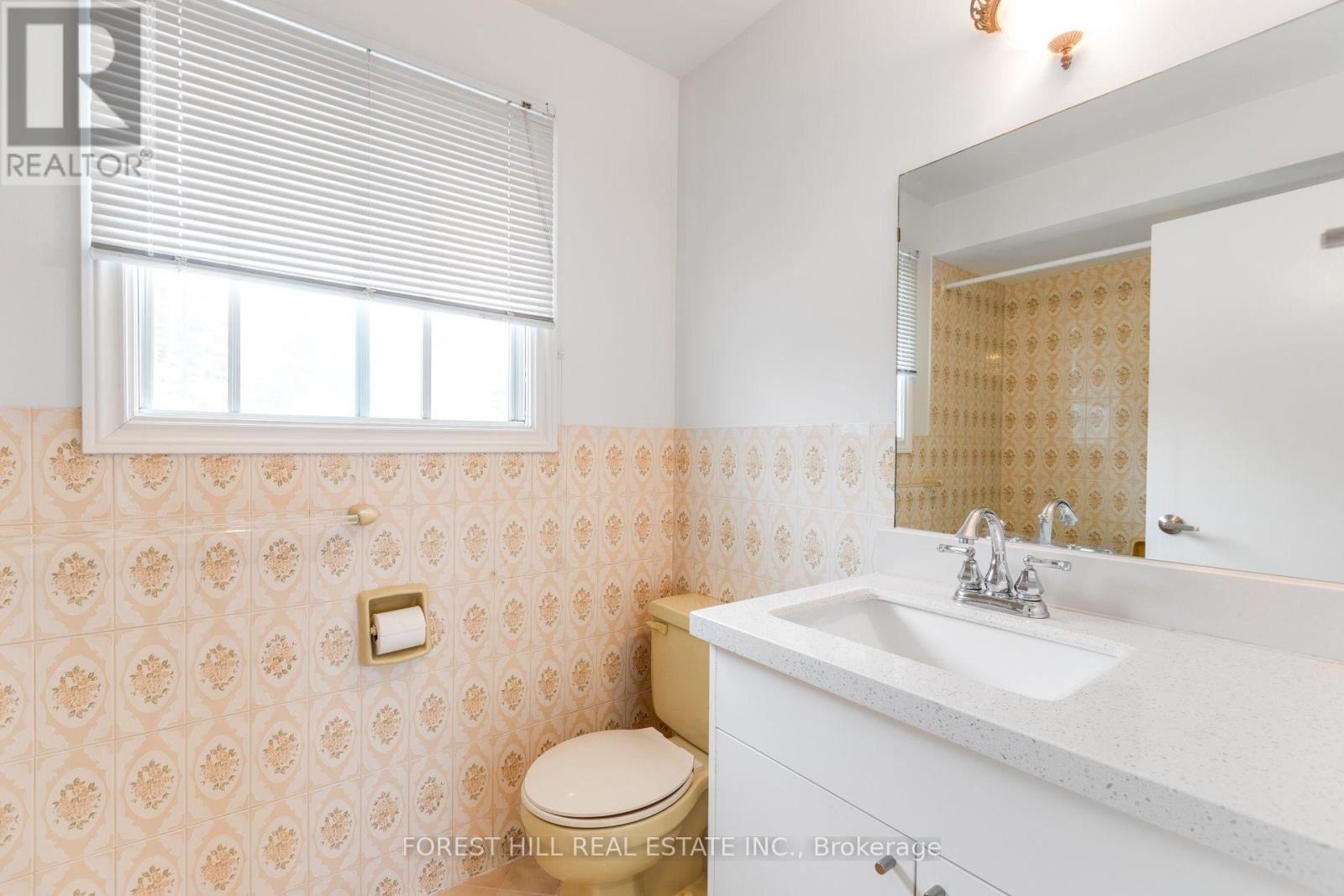 211 Carrville Road, Richmond Hill, Ontario  L4C 6E4 - Photo 23 - N13652404