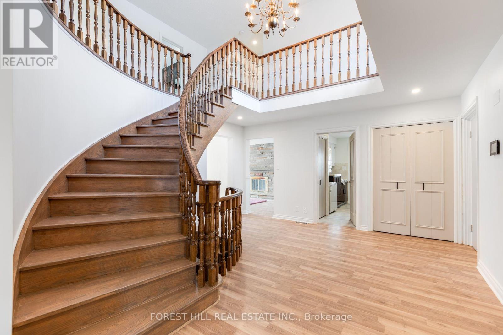 211 Carrville Road, Richmond Hill, Ontario  L4C 6E4 - Photo 3 - N13652404