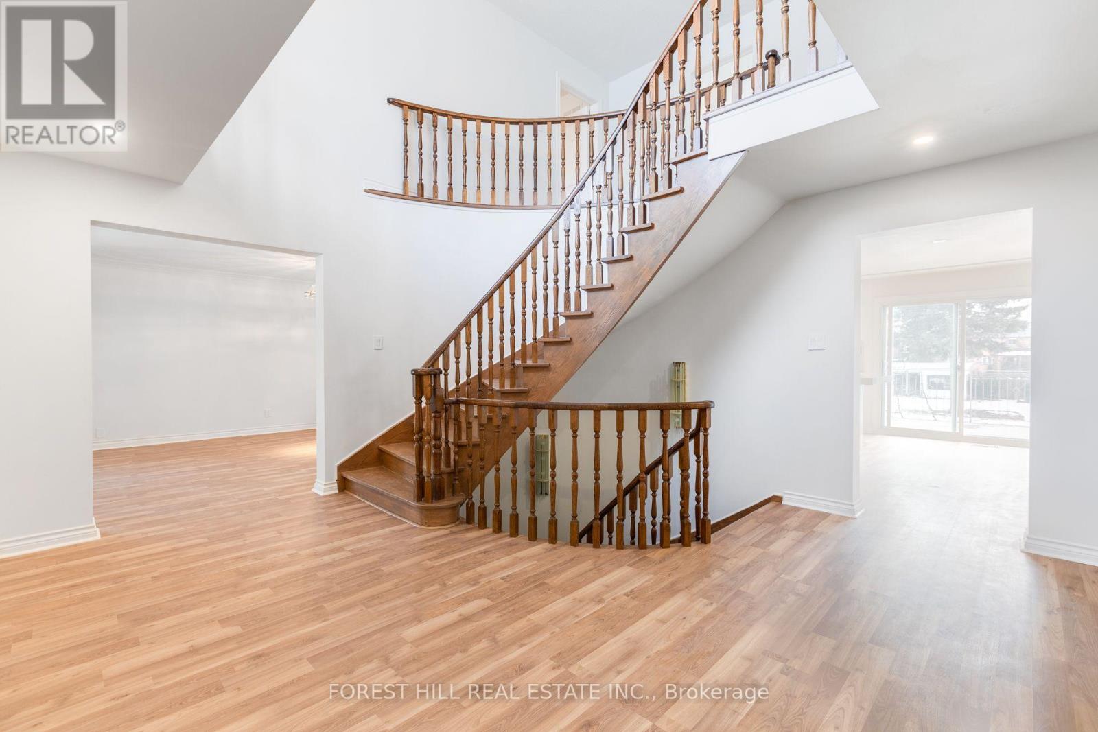 211 Carrville Road, Richmond Hill, Ontario  L4C 6E4 - Photo 4 - N13652404