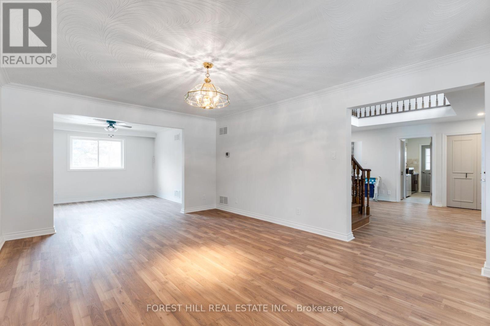 211 Carrville Road, Richmond Hill, Ontario  L4C 6E4 - Photo 5 - N13652404