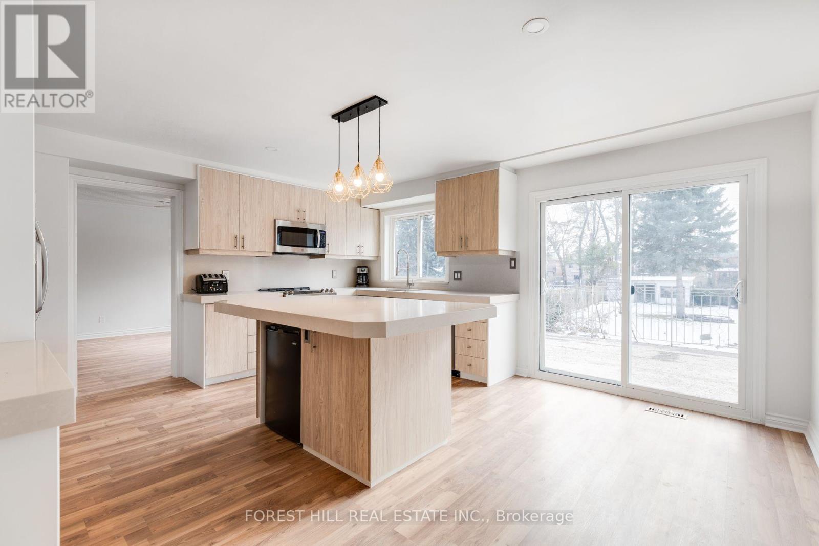 211 Carrville Road, Richmond Hill, Ontario  L4C 6E4 - Photo 7 - N13652404