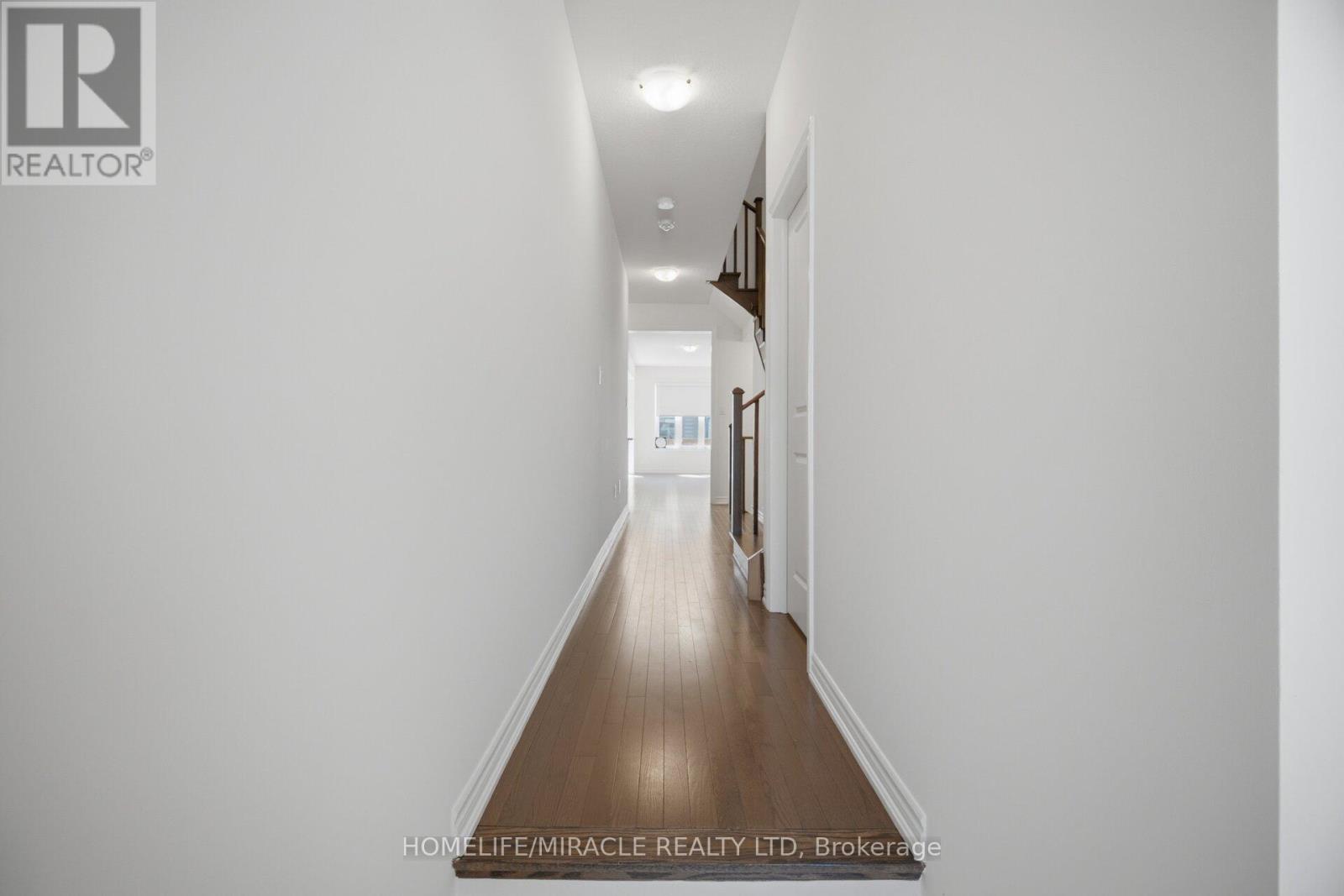 19 Donald Ficht Crescent, Brampton, Ontario  L9Z 1E1 - Photo 4 - W13652366