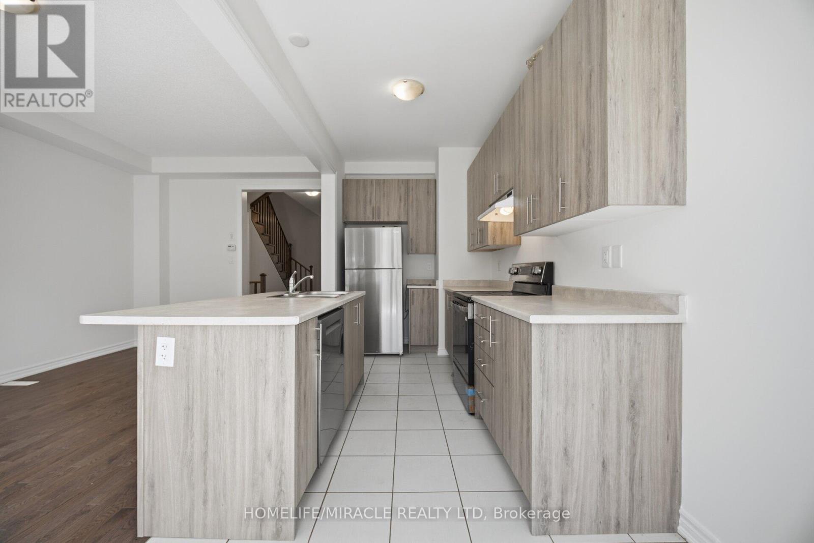 19 Donald Ficht Crescent, Brampton, Ontario  L9Z 1E1 - Photo 9 - W13652366