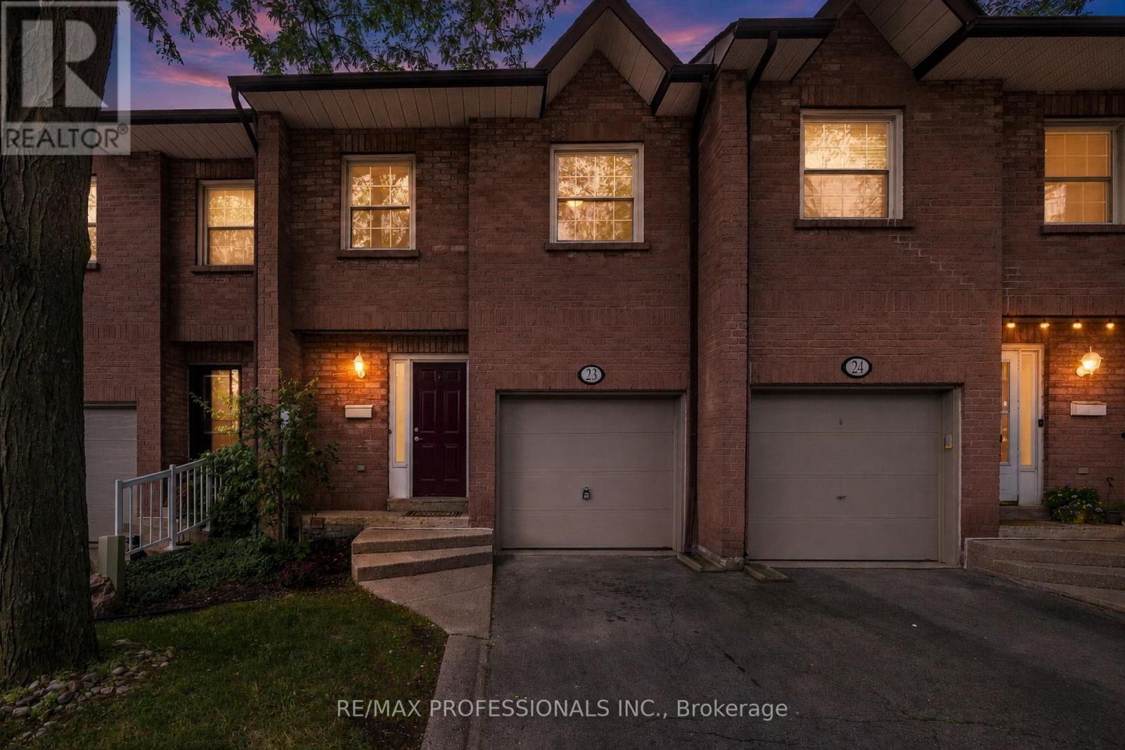 23 - 2004 GLENADA CRESCENT, Oakville, Ontario