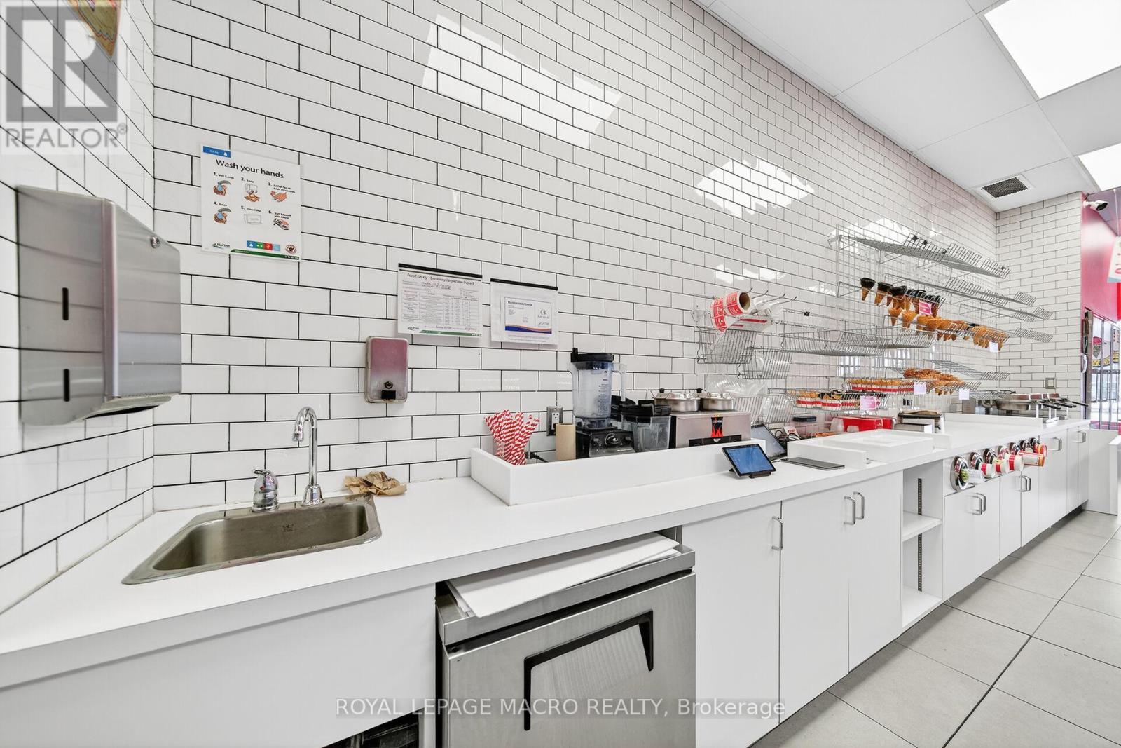 D9 - 380 Dundas Street E, Oakville, Ontario  L6H 6Z9 - Photo 13 - W13652434