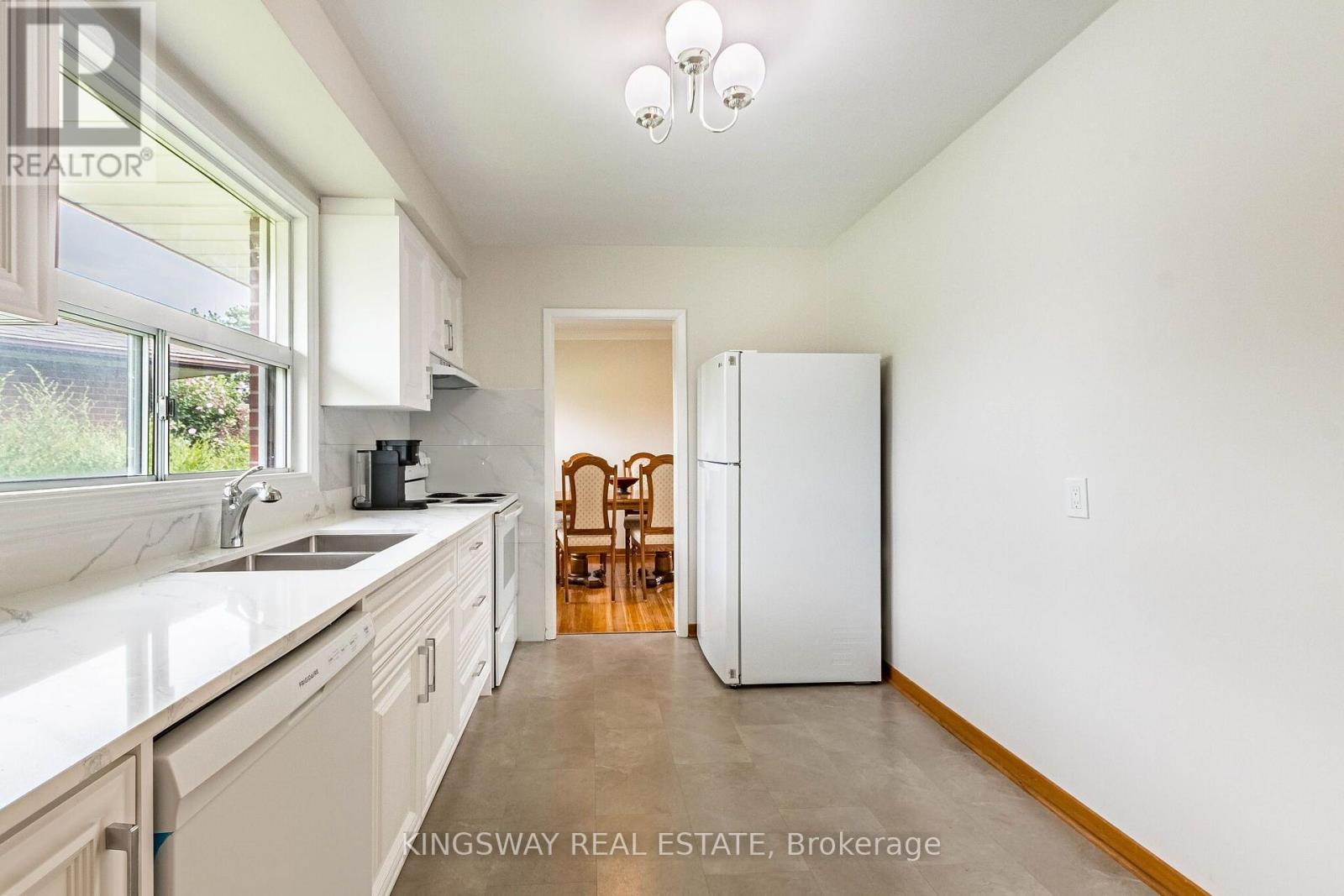 163 Floradale Drive, Mississauga, Ontario  L5B 1G2 - Photo 11 - W13652502