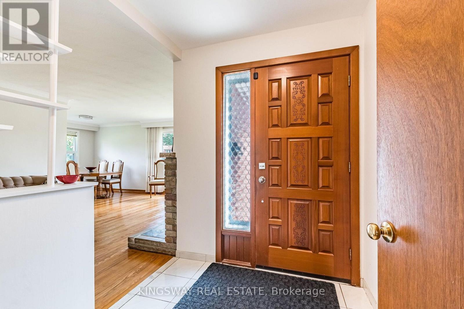 163 Floradale Drive, Mississauga, Ontario  L5B 1G2 - Photo 3 - W13652502