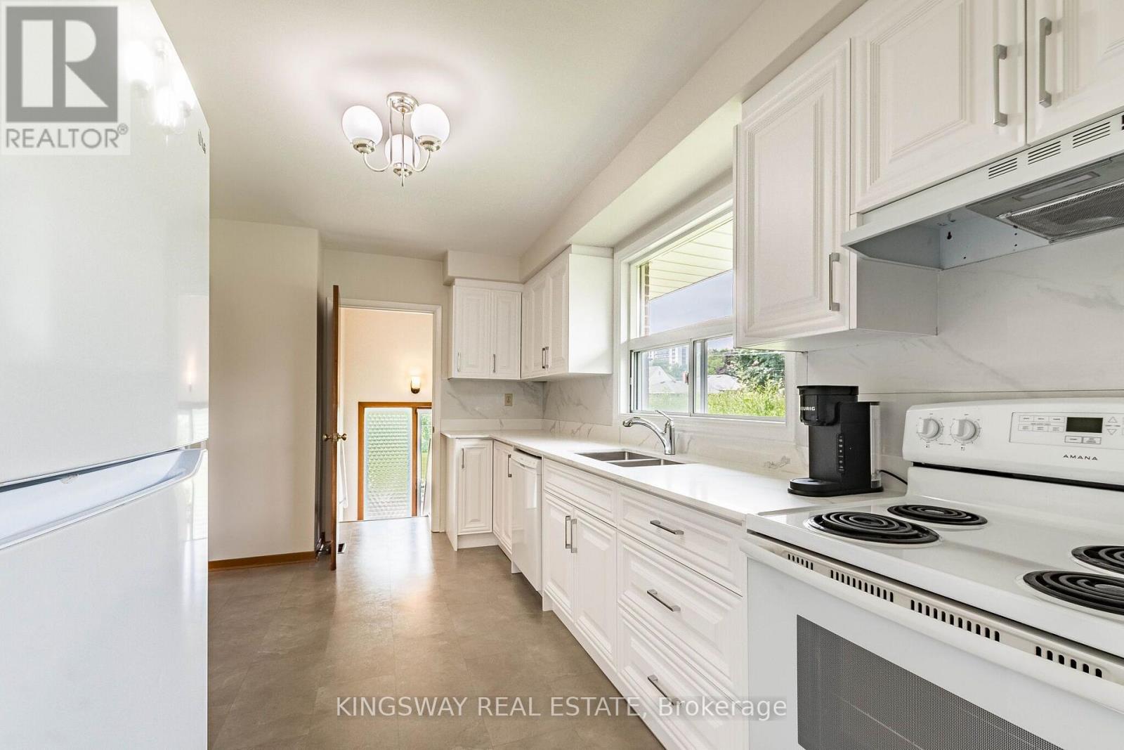163 Floradale Drive, Mississauga, Ontario  L5B 1G2 - Photo 8 - W13652502