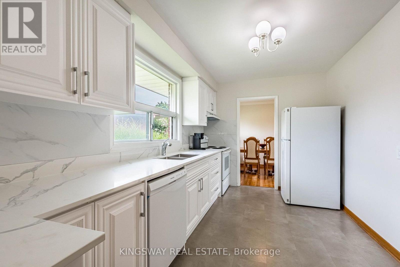 163 Floradale Drive, Mississauga, Ontario  L5B 1G2 - Photo 9 - W13652502