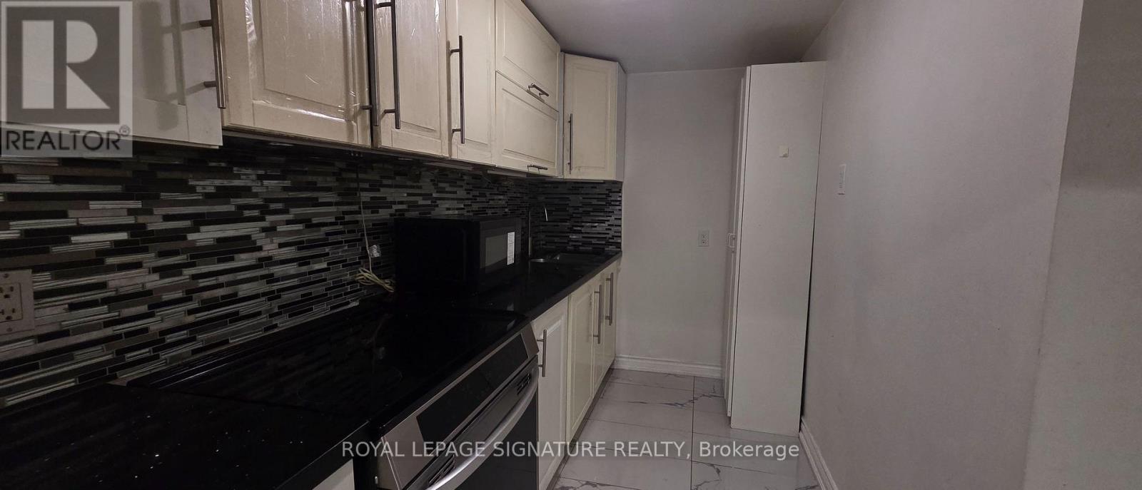 Basement 1 - 3692 Ellengale Drive, Mississauga, Ontario  L5C 1Z7 - Photo 6 - W13650656
