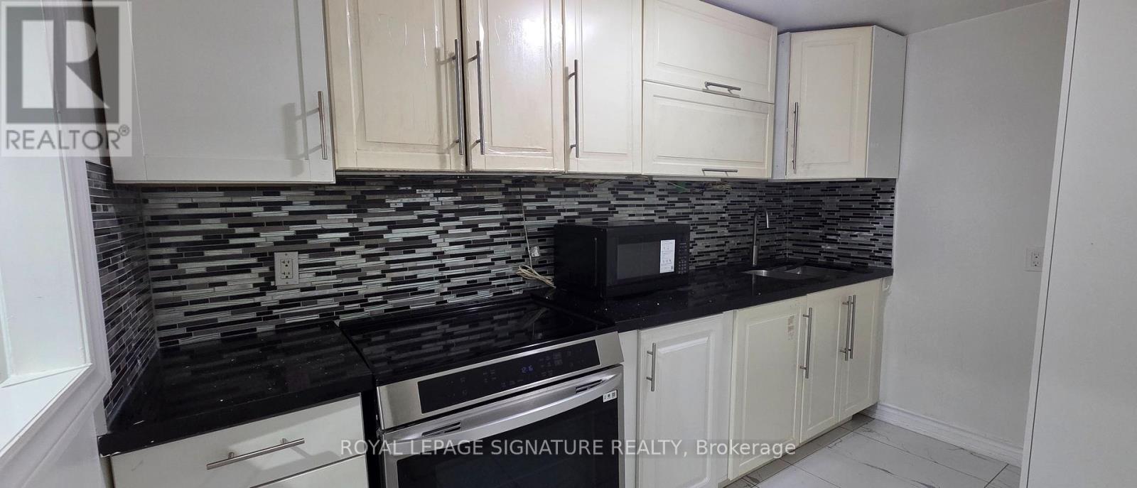 Basement 1 - 3692 Ellengale Drive, Mississauga, Ontario  L5C 1Z7 - Photo 5 - W13650656