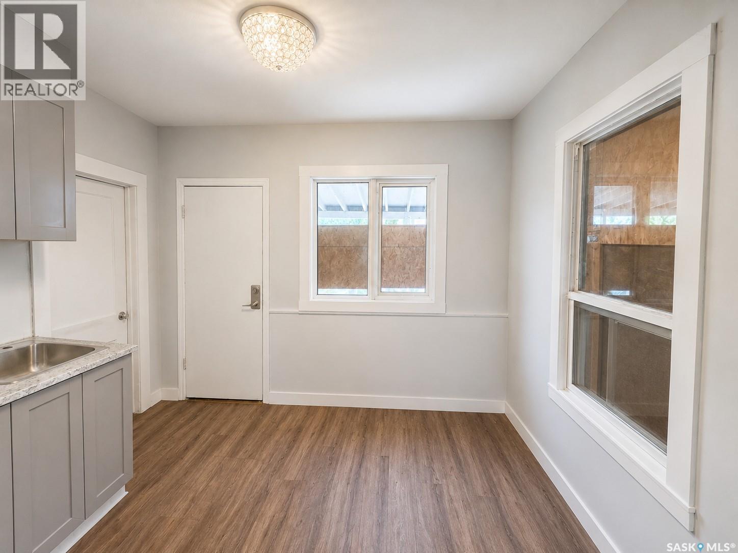 1525 Elphinstone Street, Regina, Saskatchewan  S4T 3M9 - Photo 2 - SK044804