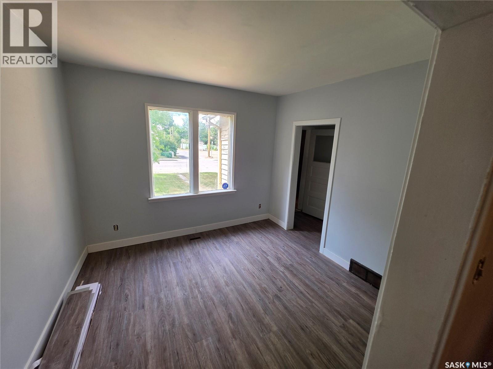 1525 Elphinstone Street, Regina, Saskatchewan  S4T 3M9 - Photo 8 - SK044804