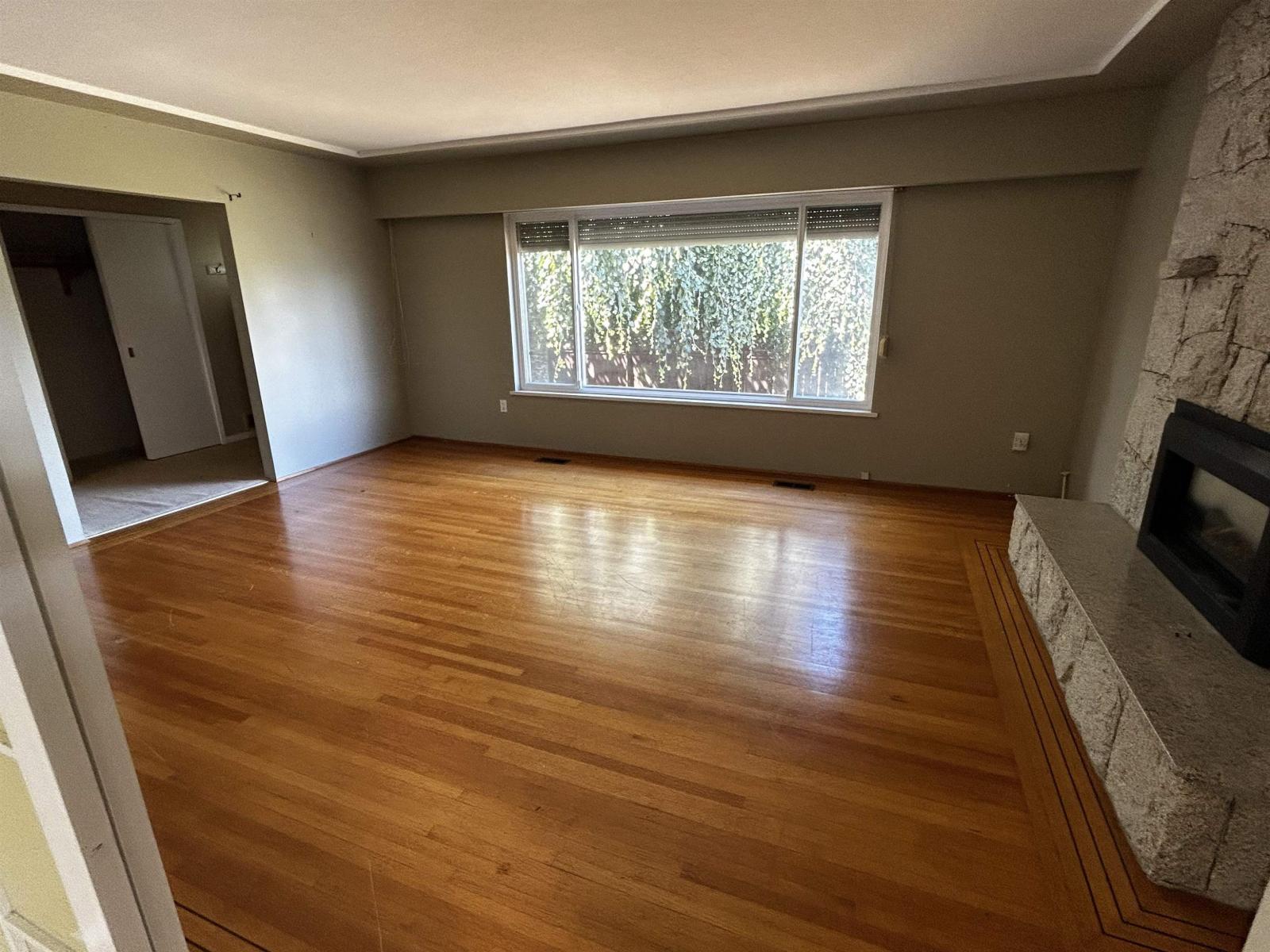 9678 Princess Drive, Surrey, British Columbia  V3V 2T4 - Photo 5 - R3135875