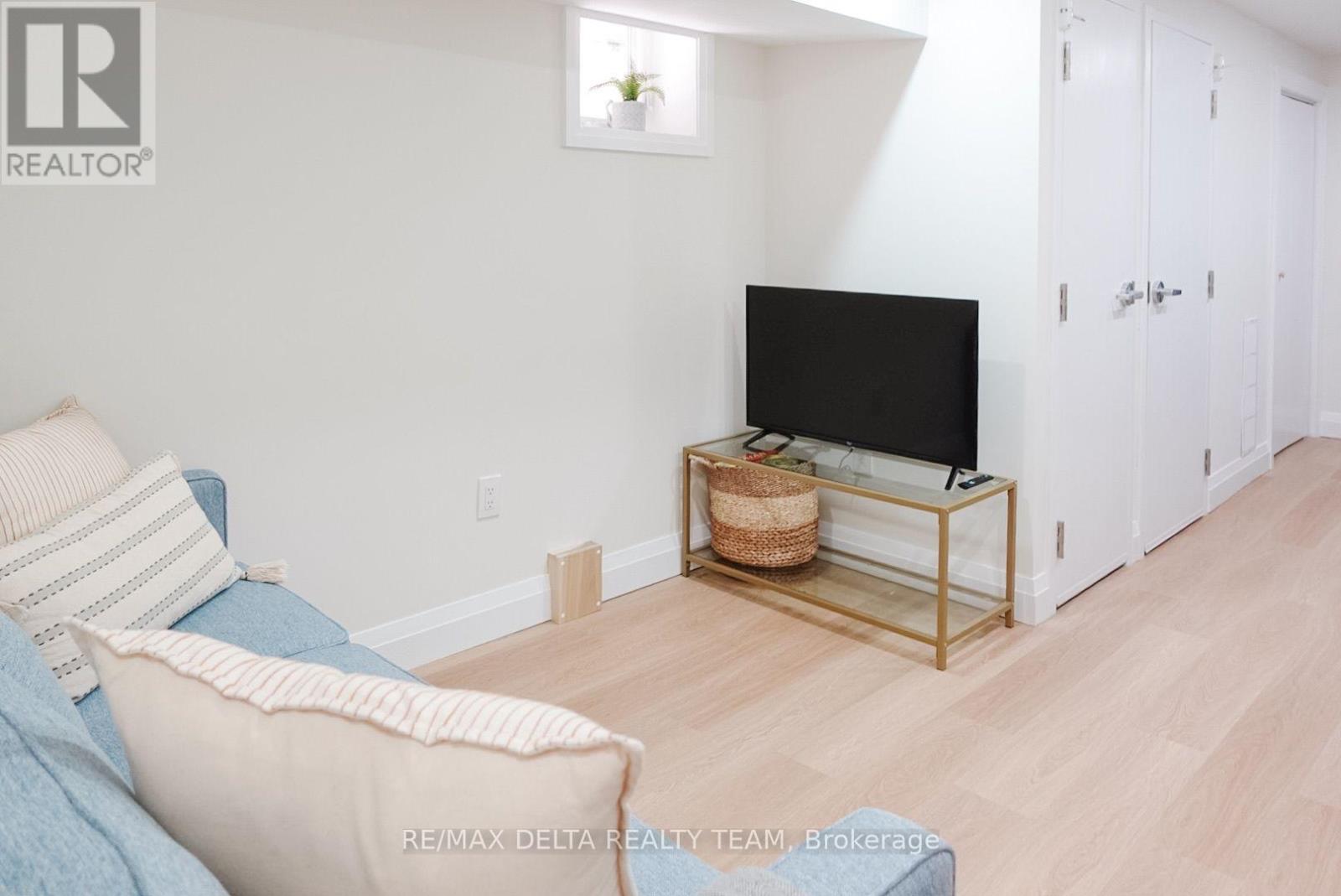 Basement Apartment - 7 Craven Road, Toronto, Ontario  M4L 2Z4 - Photo 6 - E13626552