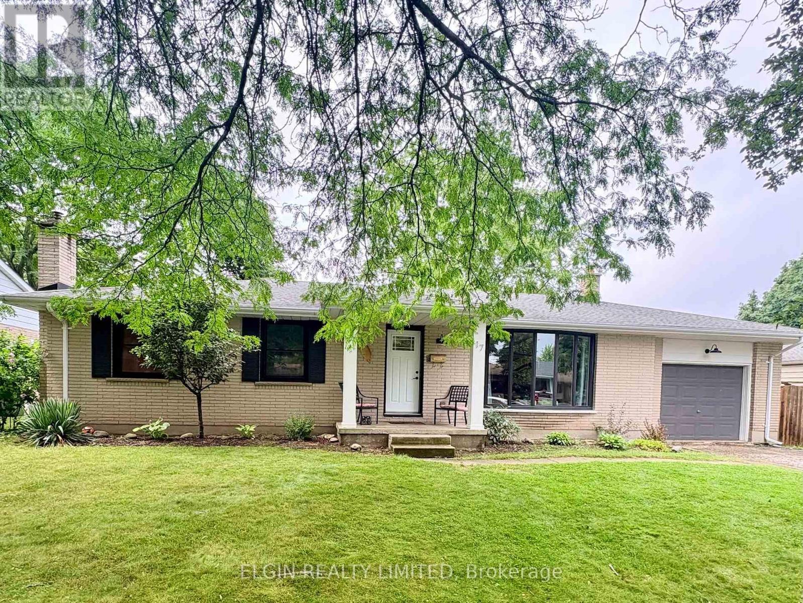 17 BUTLER DRIVE, St. Thomas, Ontario
