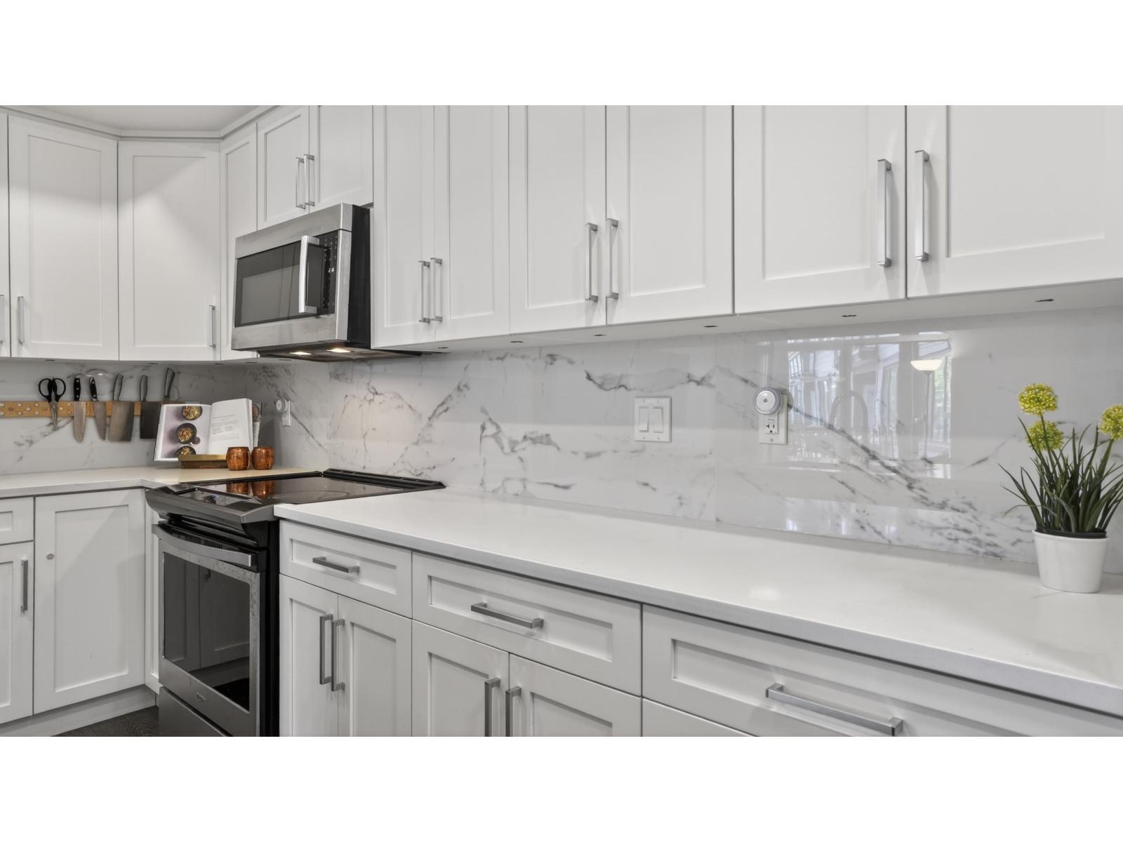 201 9983 E Barnston Drive Street, Surrey, British Columbia  V4N 6T3 - Photo 11 - R3118708